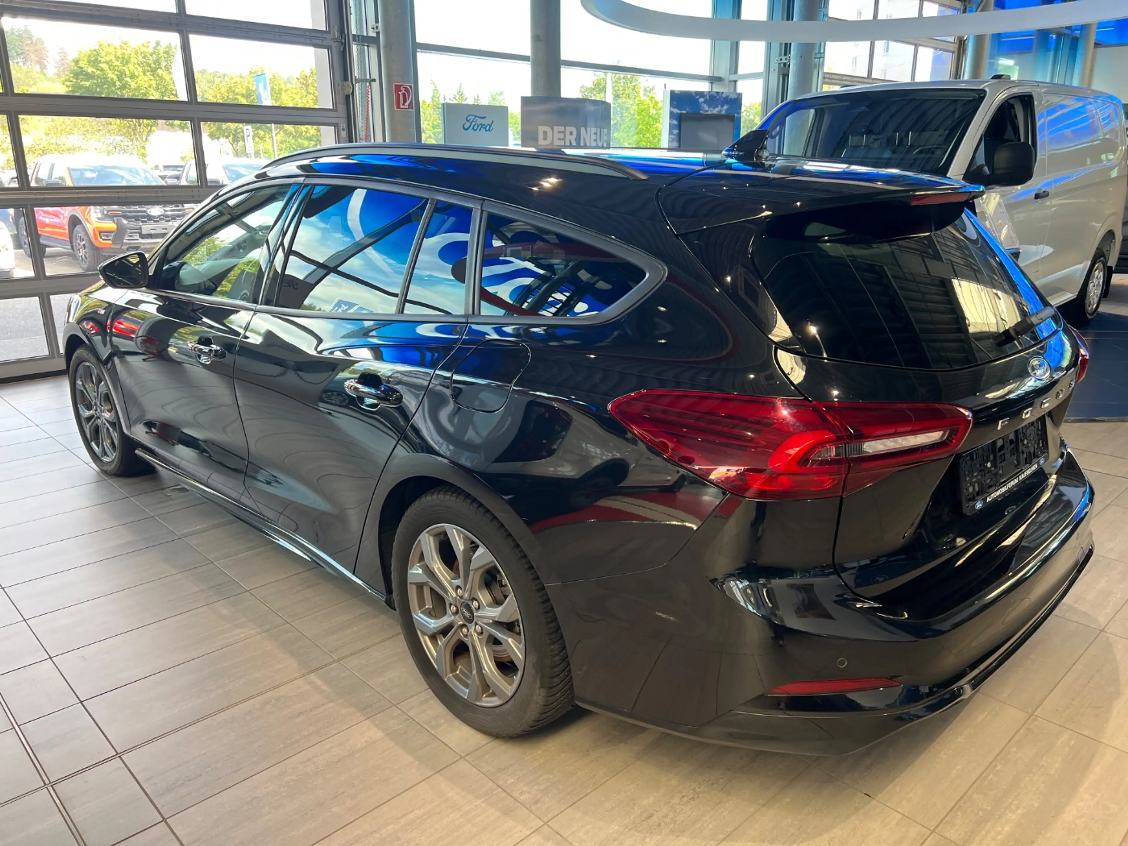 Ford Focus Turnier 1.0 EcoBoost ST-Line LED ACC Navi — photo 10