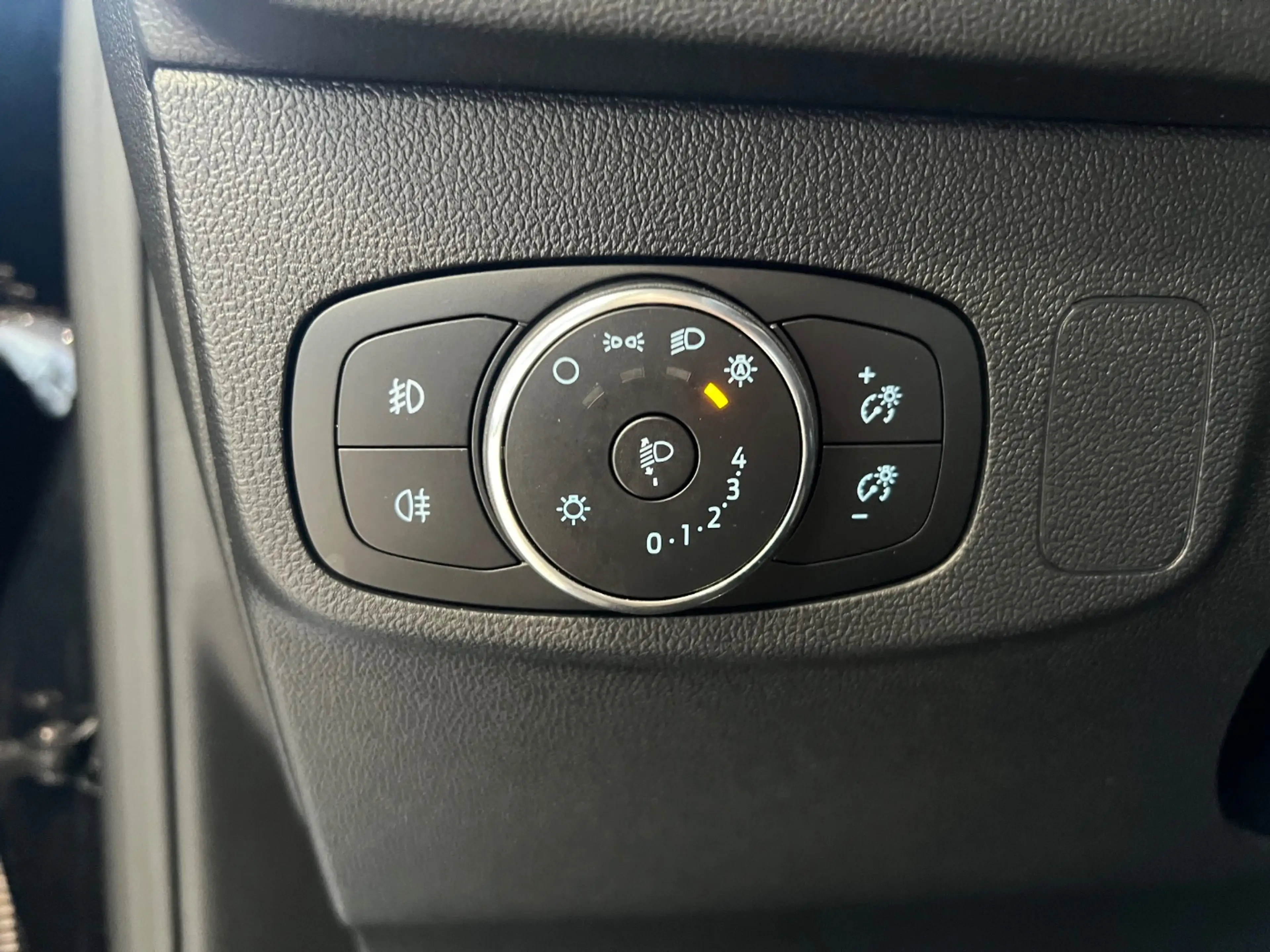 Ford Focus Turnier 1.0 EcoBoost ST-Line LED ACC Navi — photo 15