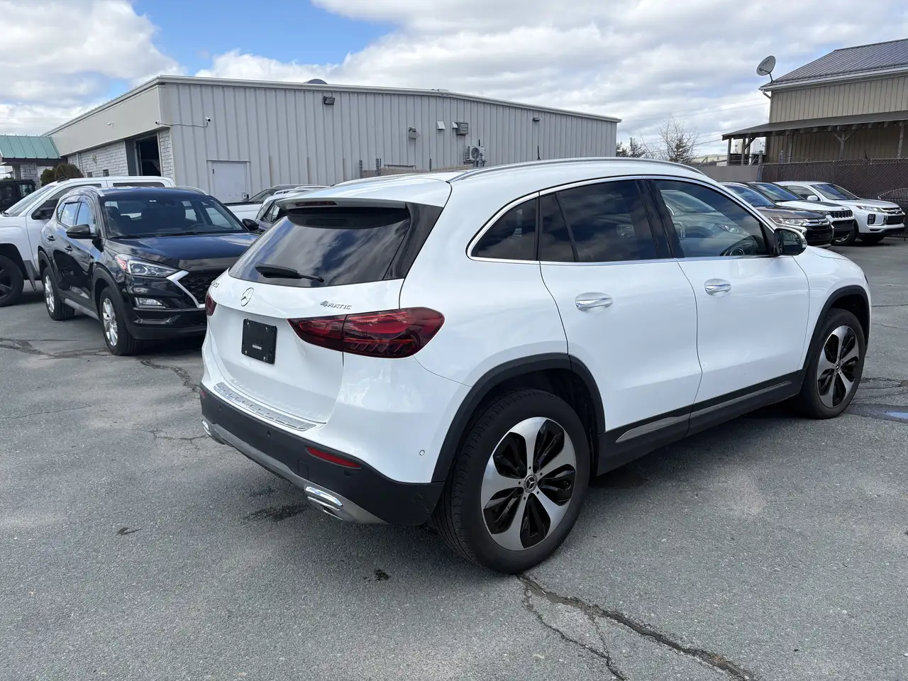 Mercedes-Benz GLA снимка Mercedes-Benz GLA