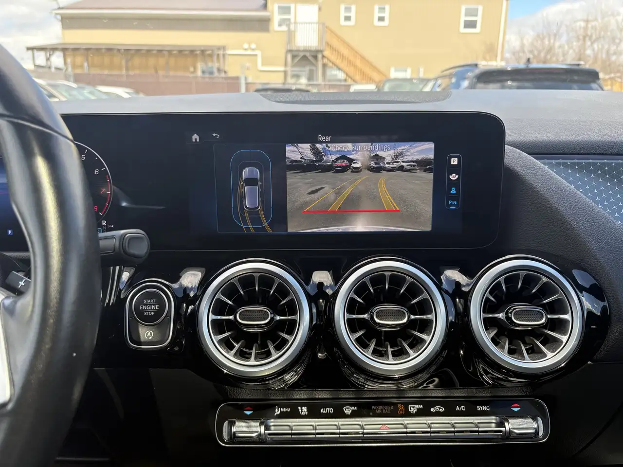 Mercedes-Benz GLA снимка Mercedes-Benz GLA
