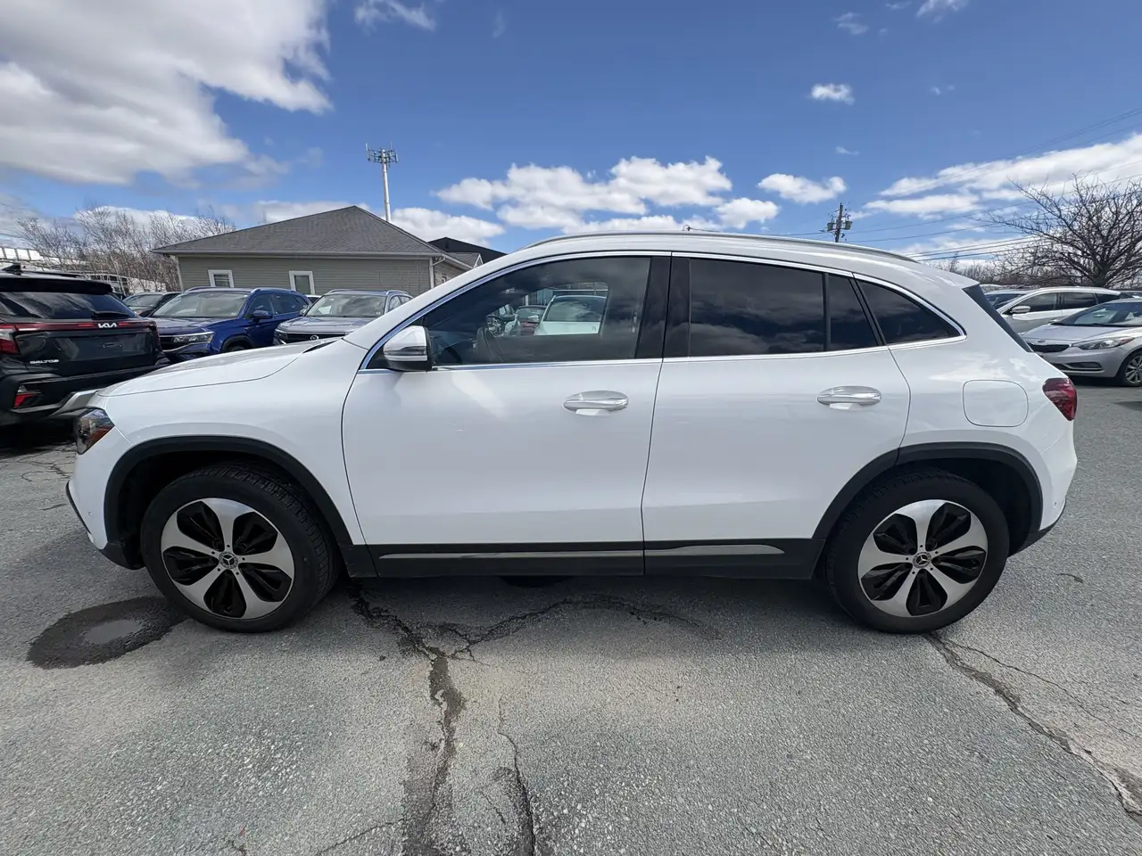 Mercedes-Benz GLA снимка Mercedes-Benz GLA