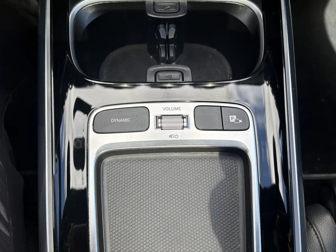 Mercedes-Benz GLA снимка Mercedes-Benz GLA