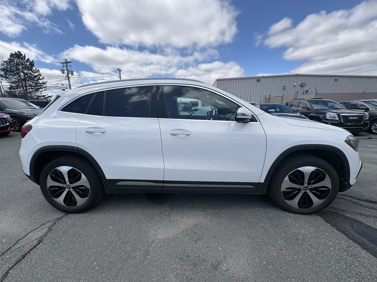 Mercedes-Benz GLA снимка Mercedes-Benz GLA