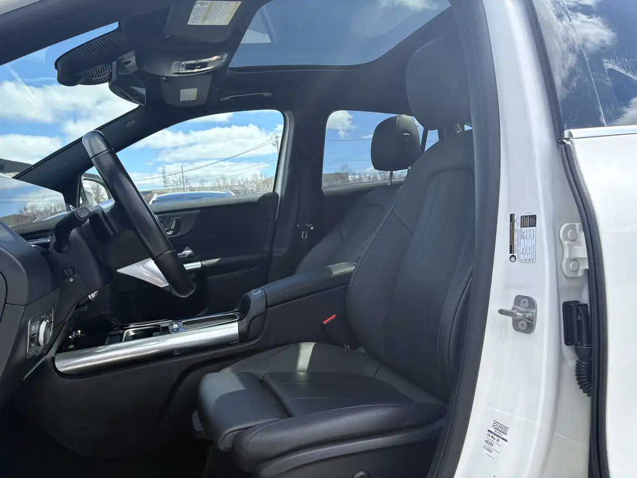 Mercedes-Benz GLA снимка Mercedes-Benz GLA