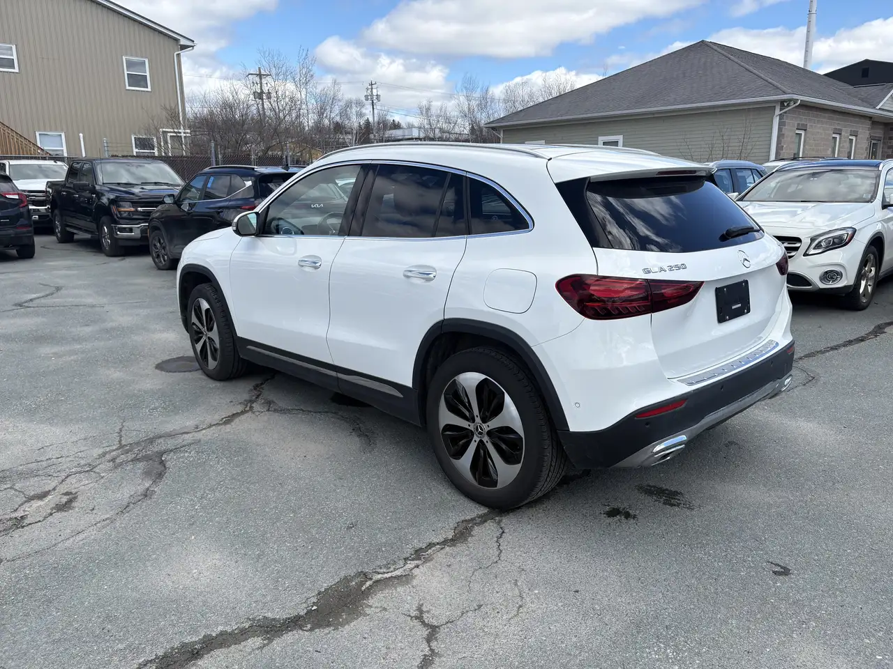 Mercedes-Benz GLA снимка Mercedes-Benz GLA