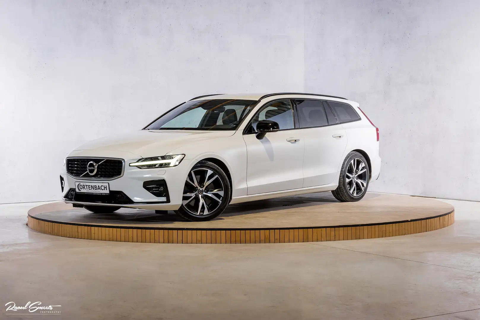Volvo V60 2.0 T5 R-Design | Memory | Cruise control | Apple Wit - 1