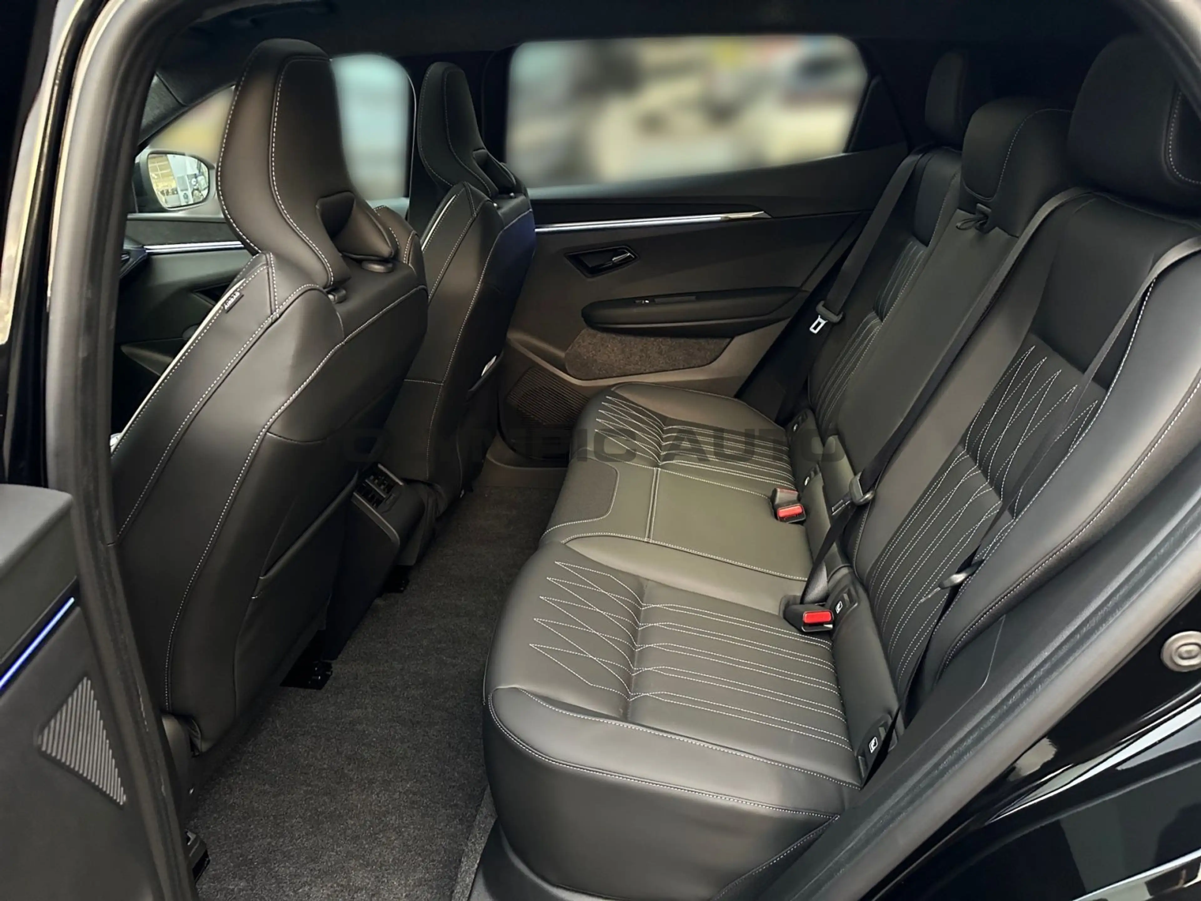 Mitsubishi Eclipse Cross Luxury-Paket 87 kWh (22kW) Soundsy — photo 11