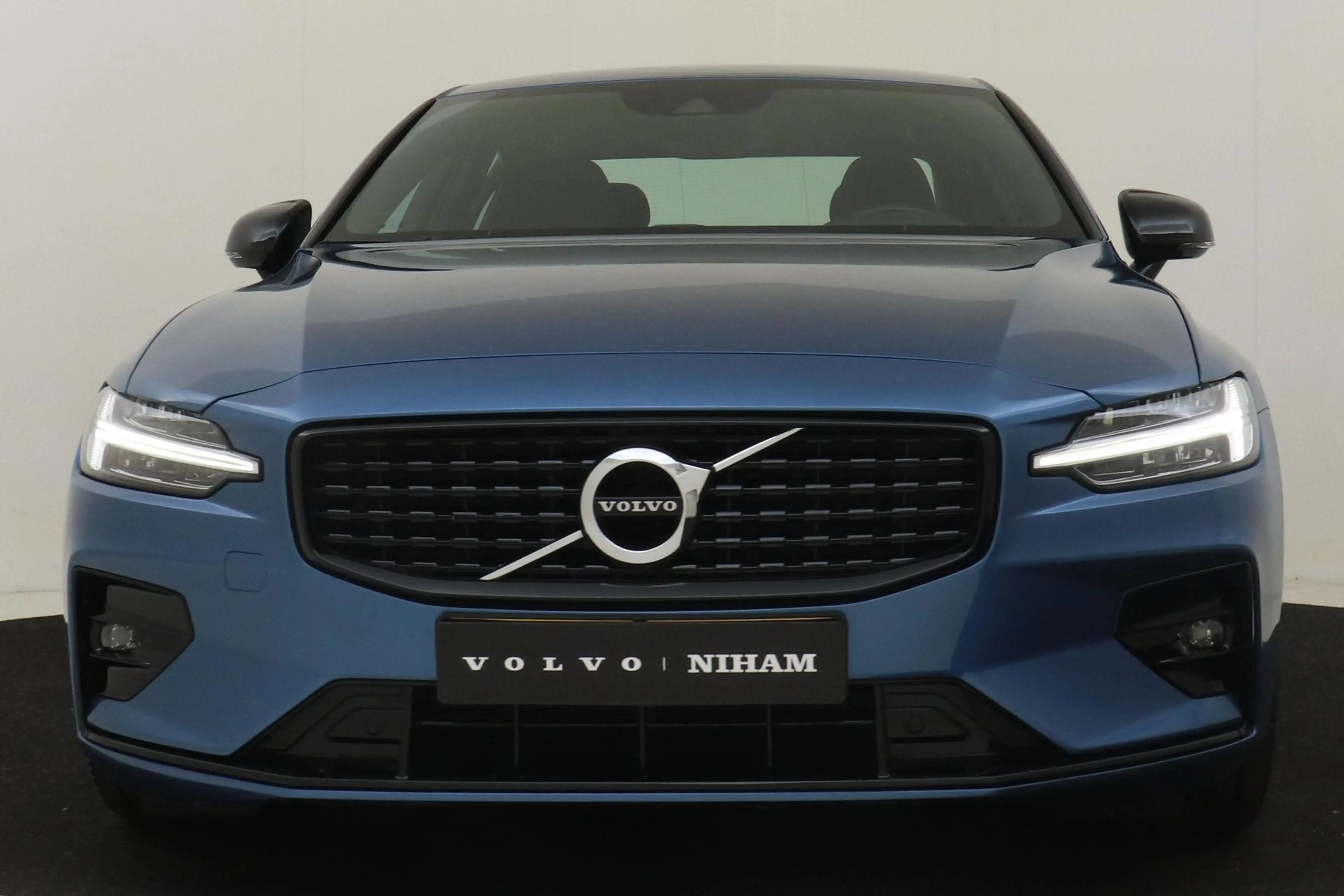 Volvo S60 B3 (M-HYBRID) R-DESIGN -CAMERA|POWER-SEAT|KEYLESS| — photo 9