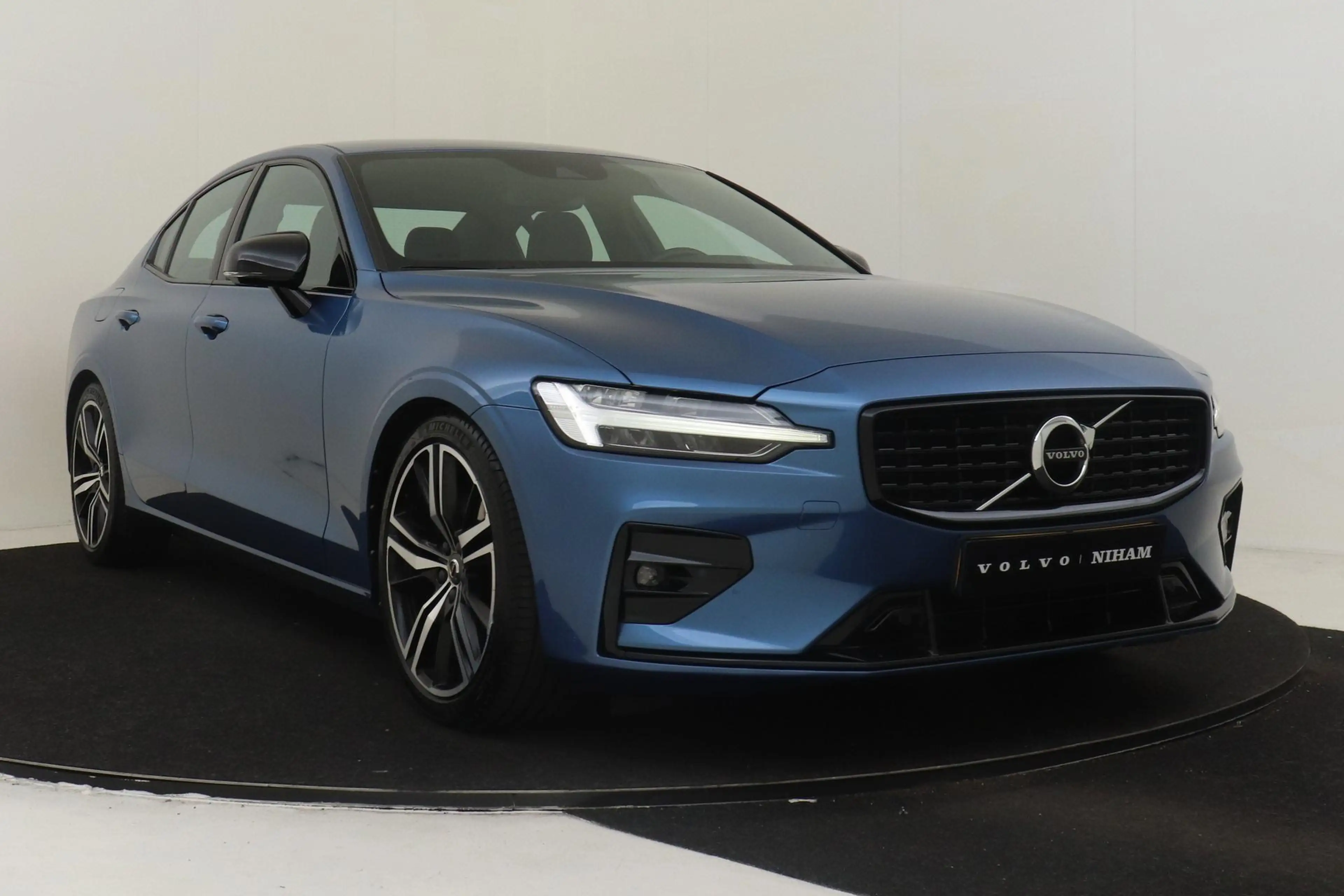 Volvo S60 B3 (M-HYBRID) R-DESIGN -CAMERA|POWER-SEAT|KEYLESS| — photo 11