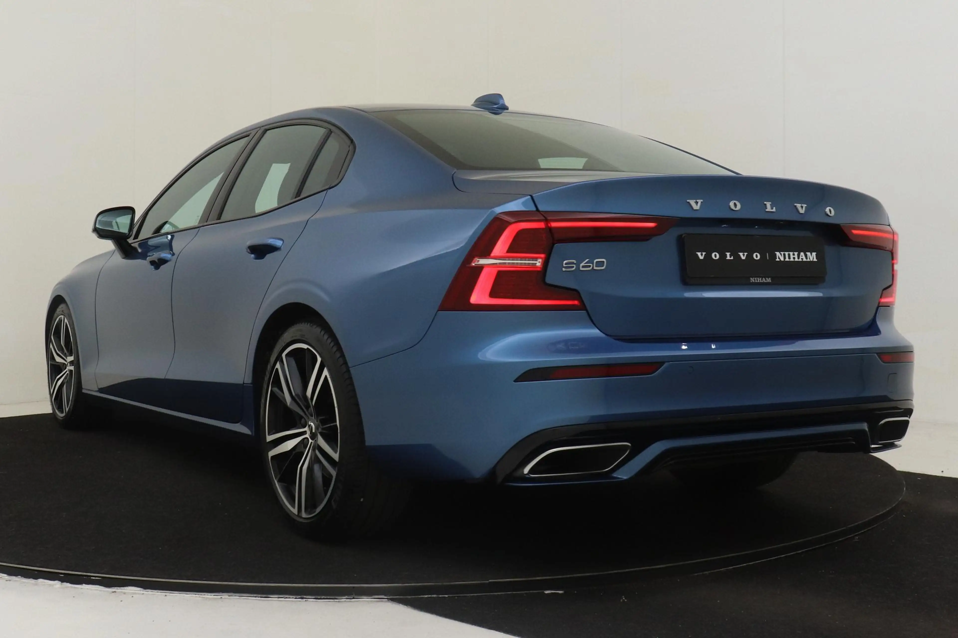 Volvo S60 B3 (M-HYBRID) R-DESIGN -CAMERA|POWER-SEAT|KEYLESS| — photo 5