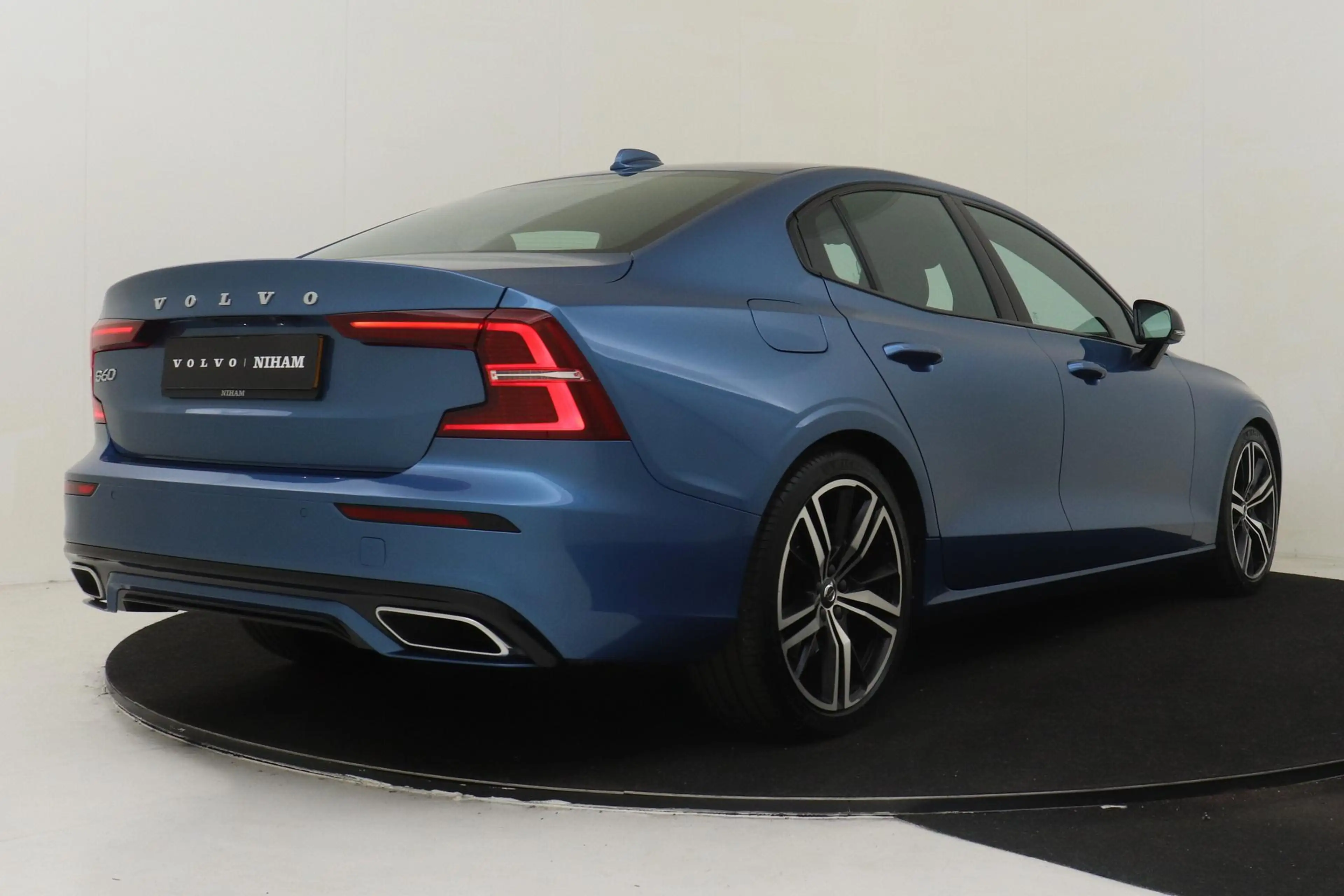 Volvo S60 B3 (M-HYBRID) R-DESIGN -CAMERA|POWER-SEAT|KEYLESS| — photo 3