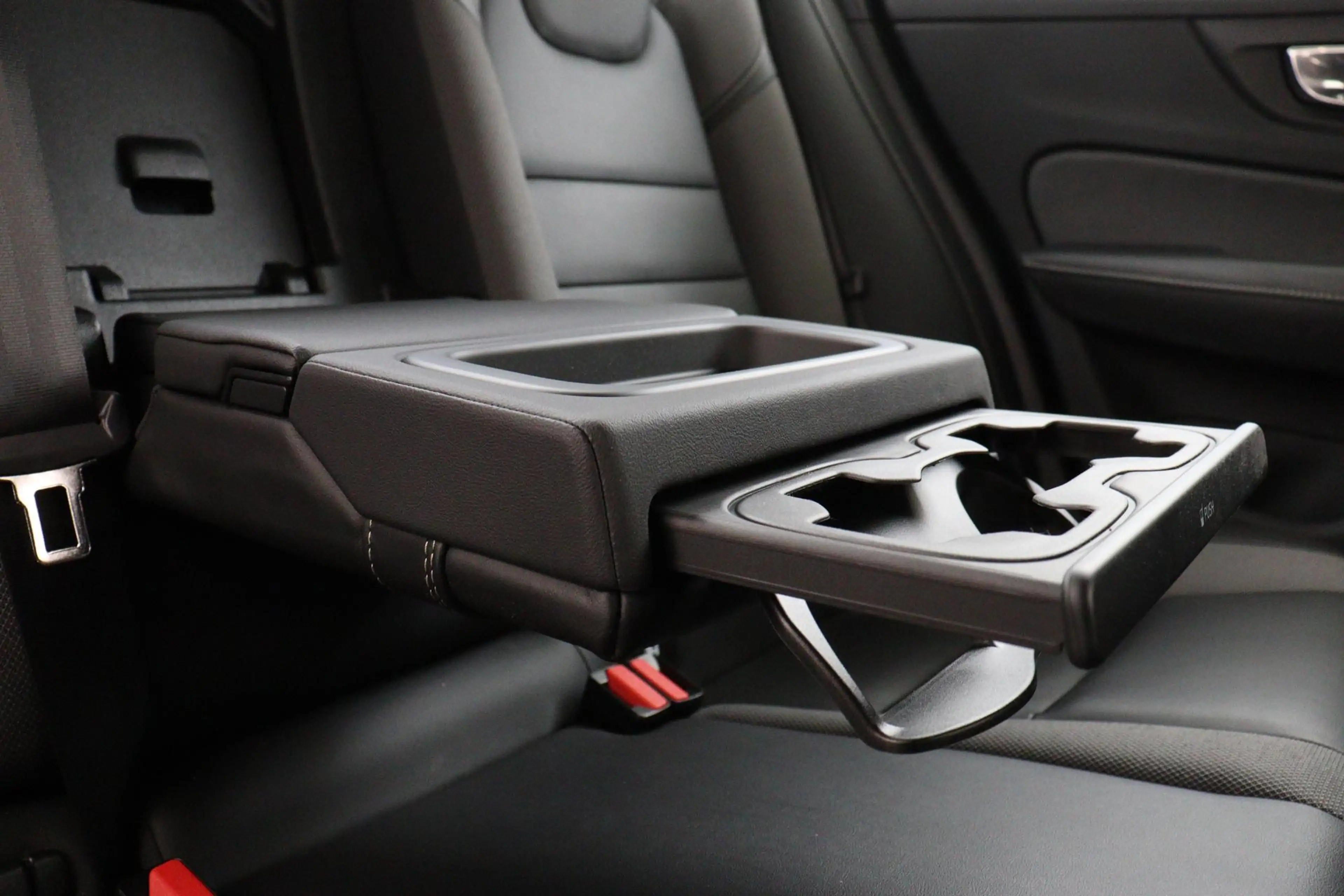 Volvo S60 B3 (M-HYBRID) R-DESIGN -CAMERA|POWER-SEAT|KEYLESS| — photo 14