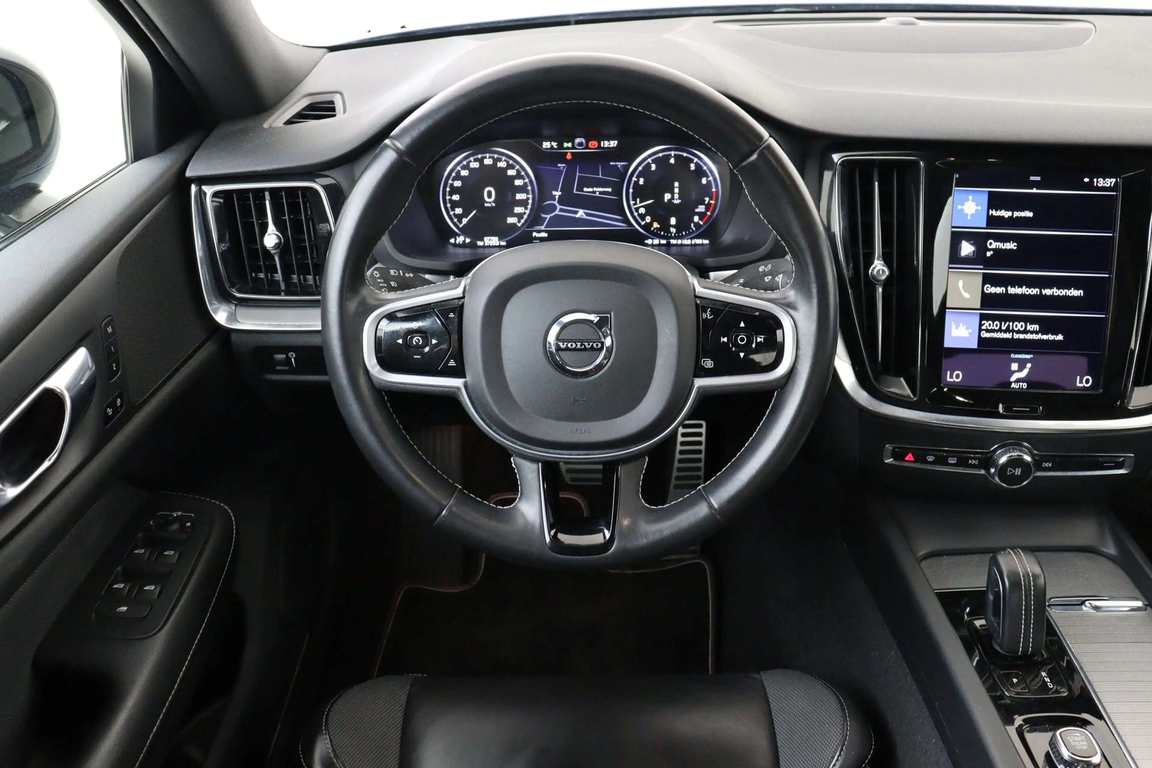 Volvo S60 B3 (M-HYBRID) R-DESIGN -CAMERA|POWER-SEAT|KEYLESS| — photo 2