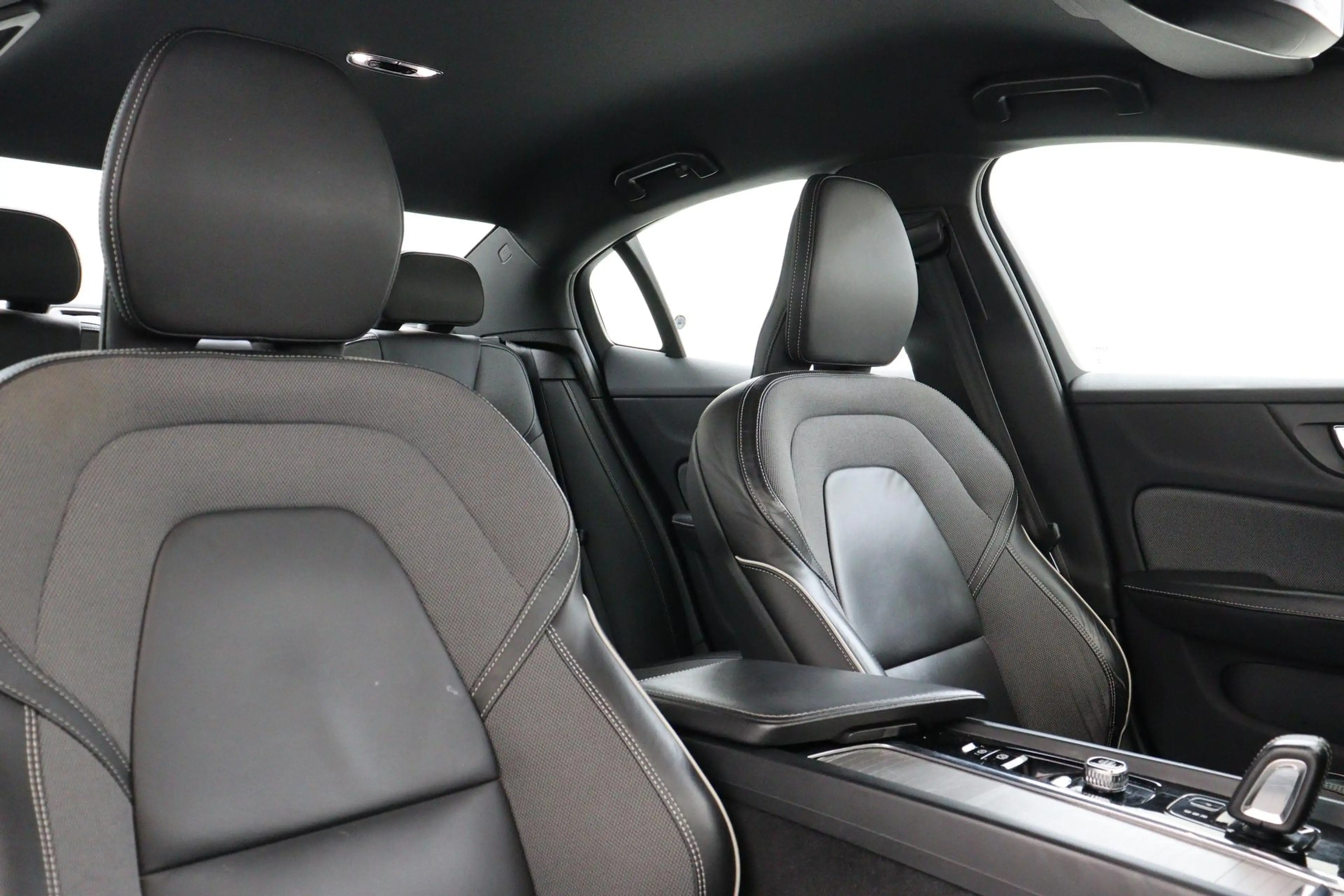 Volvo S60 B3 (M-HYBRID) R-DESIGN -CAMERA|POWER-SEAT|KEYLESS| — photo 10