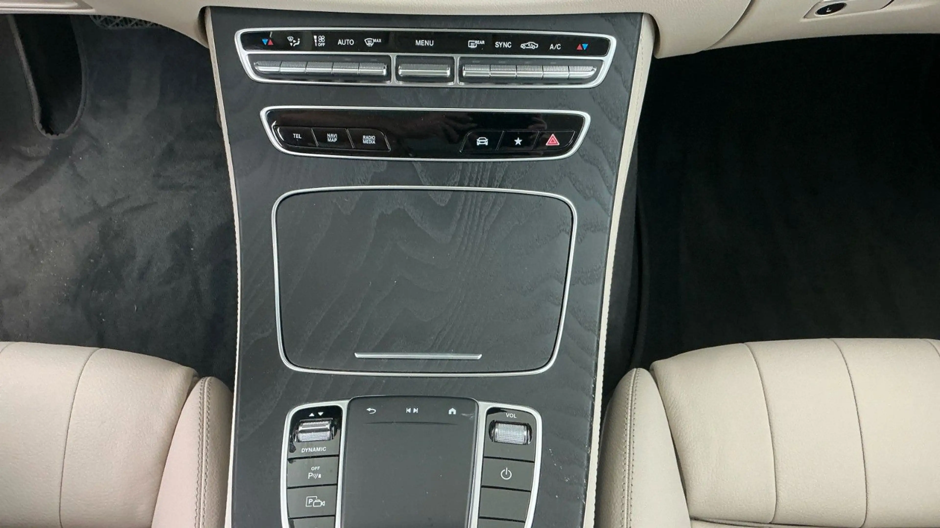 Mercedes-Benz E 300 Coupe *AMG LM|LEDER BEIGE|HUD|PANO|360°* — photo 15