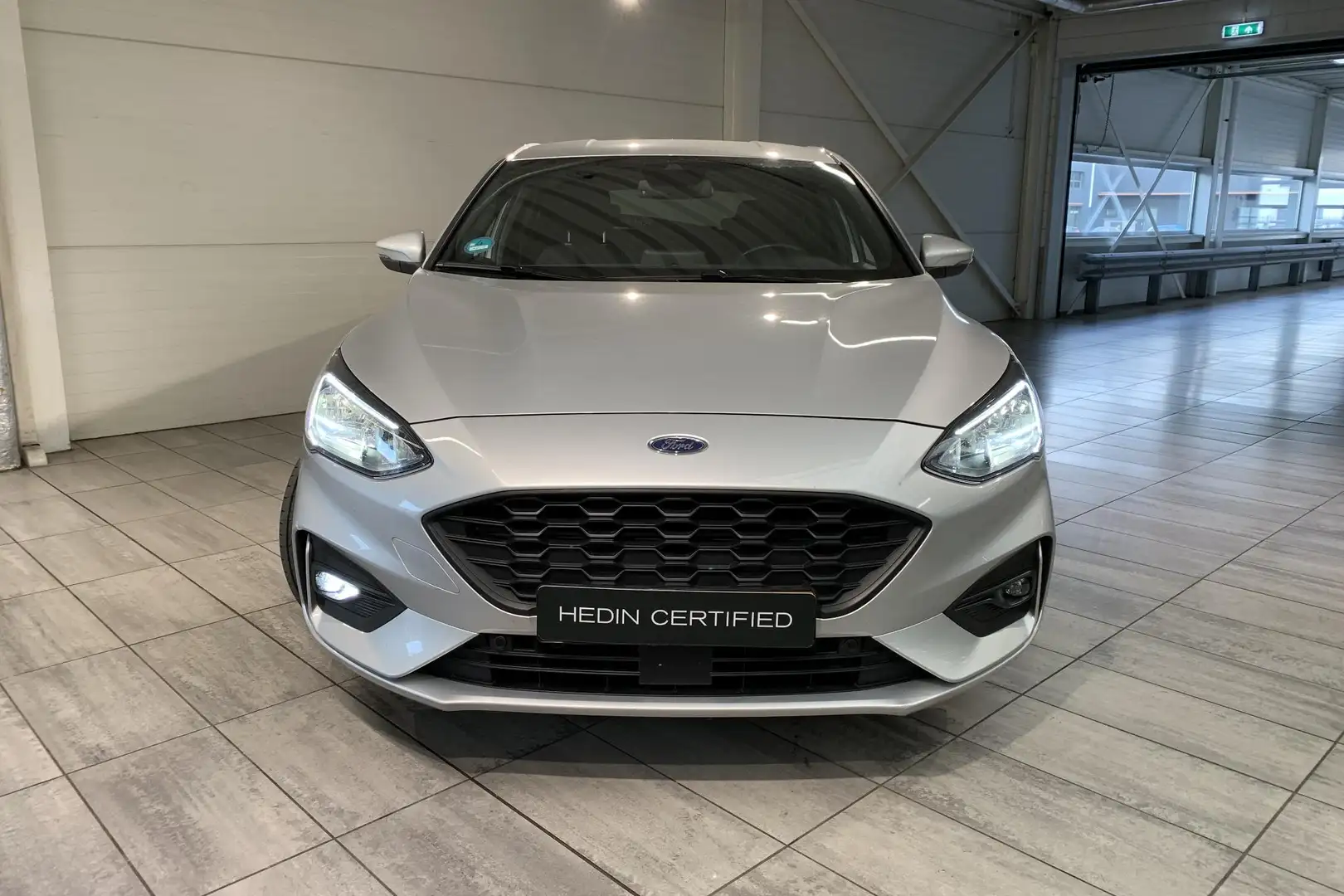 Ford Focus 1.0 EcoBoost Hybrid 125pk ST-Line Business | Winte Grijs - 2