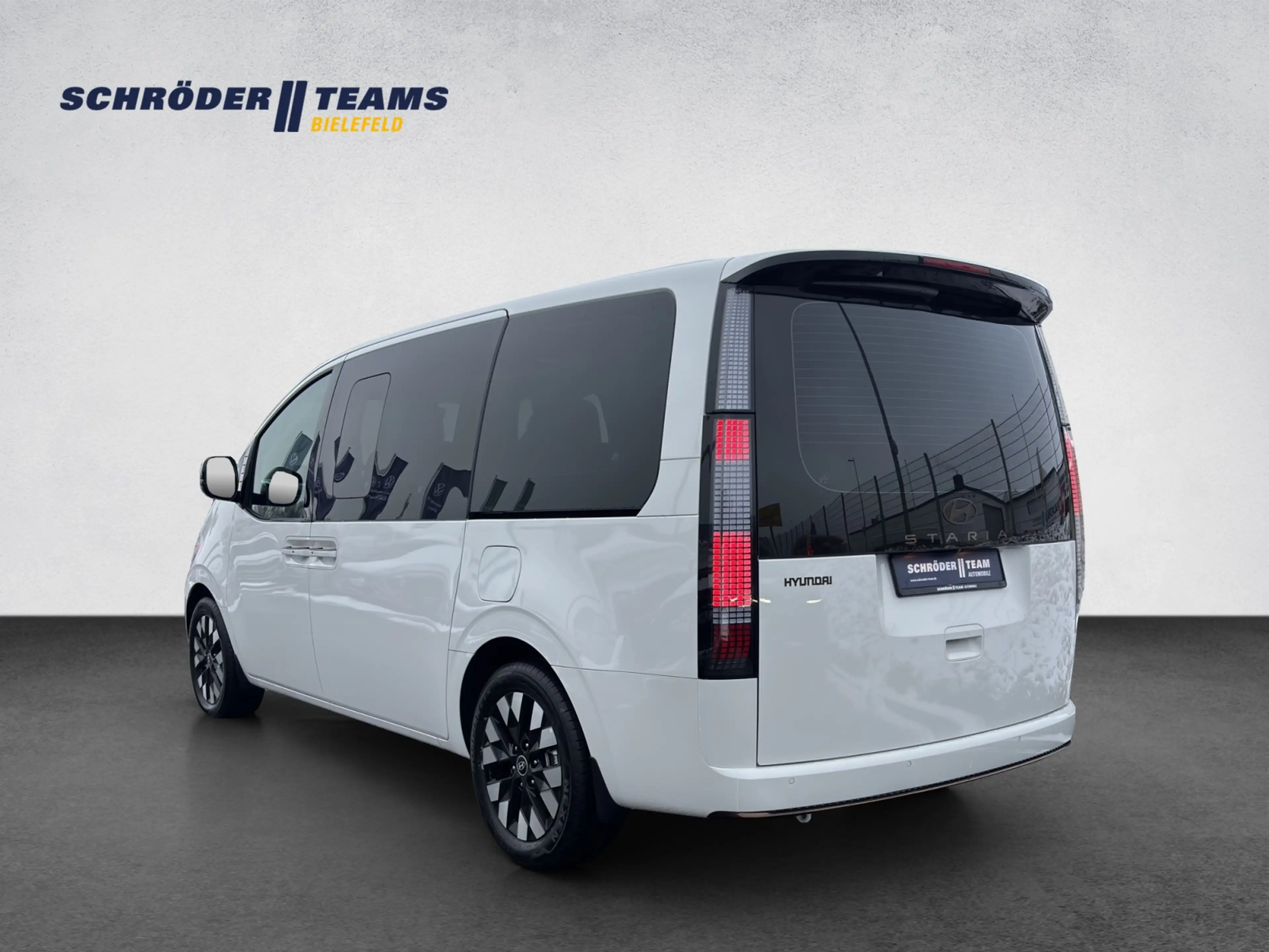 Hyundai STARIA Hybrid 1.6 T-GDi Signature PANO/NSCC/BOSE — photo 3