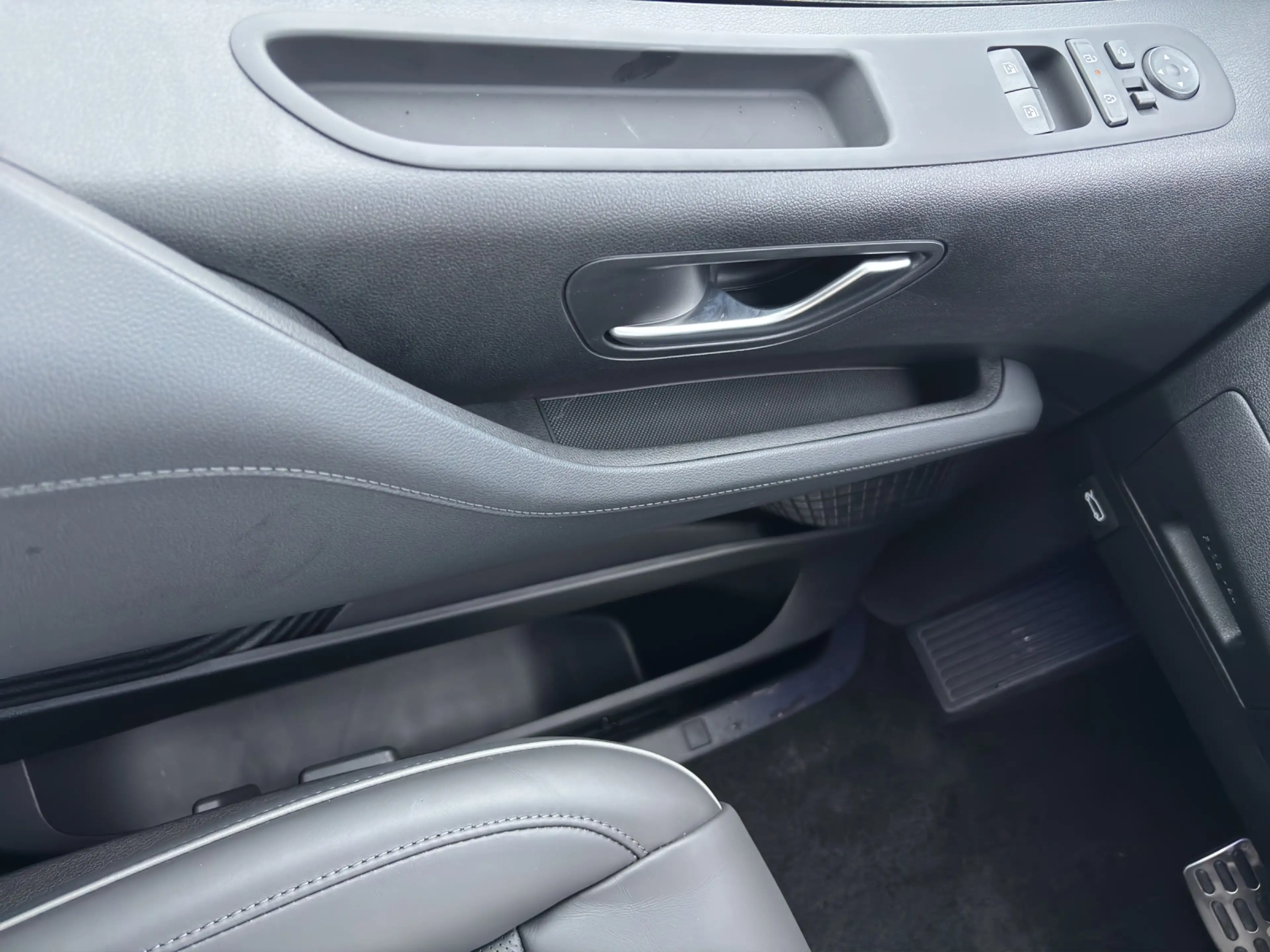 Hyundai STARIA Hybrid 1.6 T-GDi Signature PANO/NSCC/BOSE — photo 12