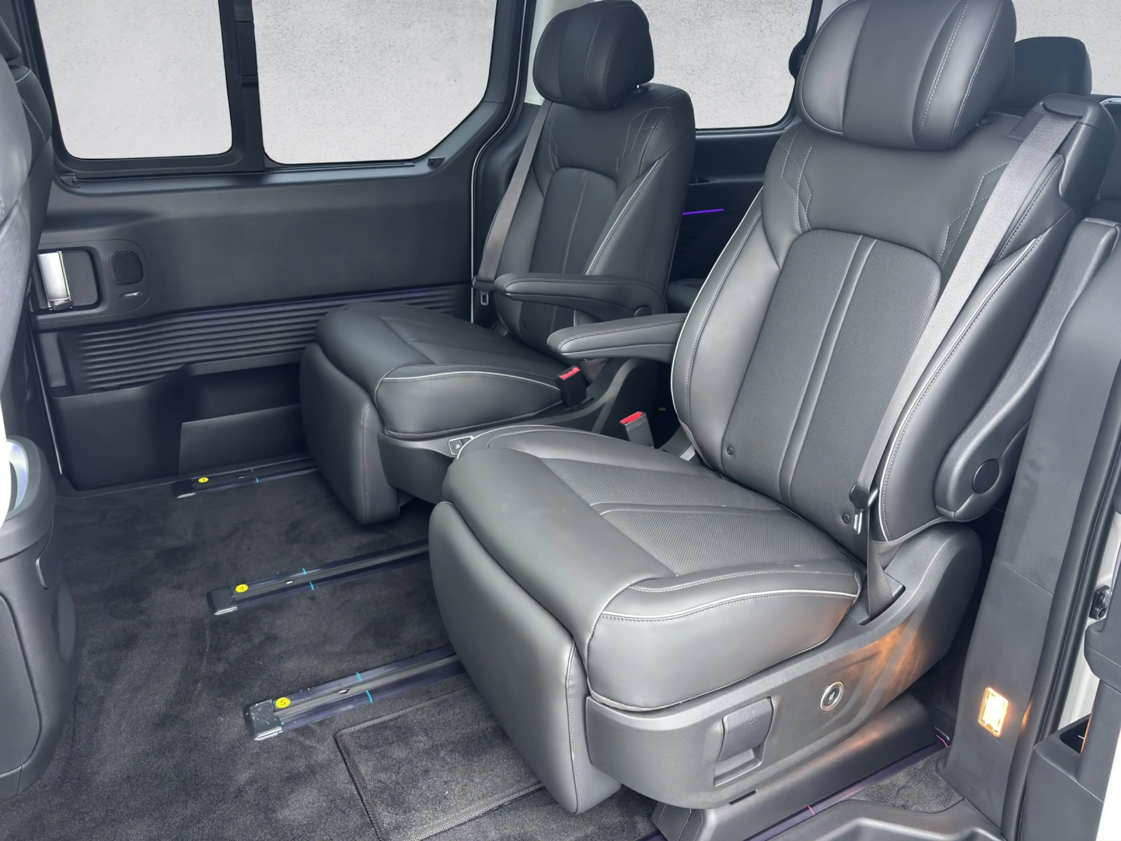 Hyundai STARIA Hybrid 1.6 T-GDi Signature PANO/NSCC/BOSE — photo 6