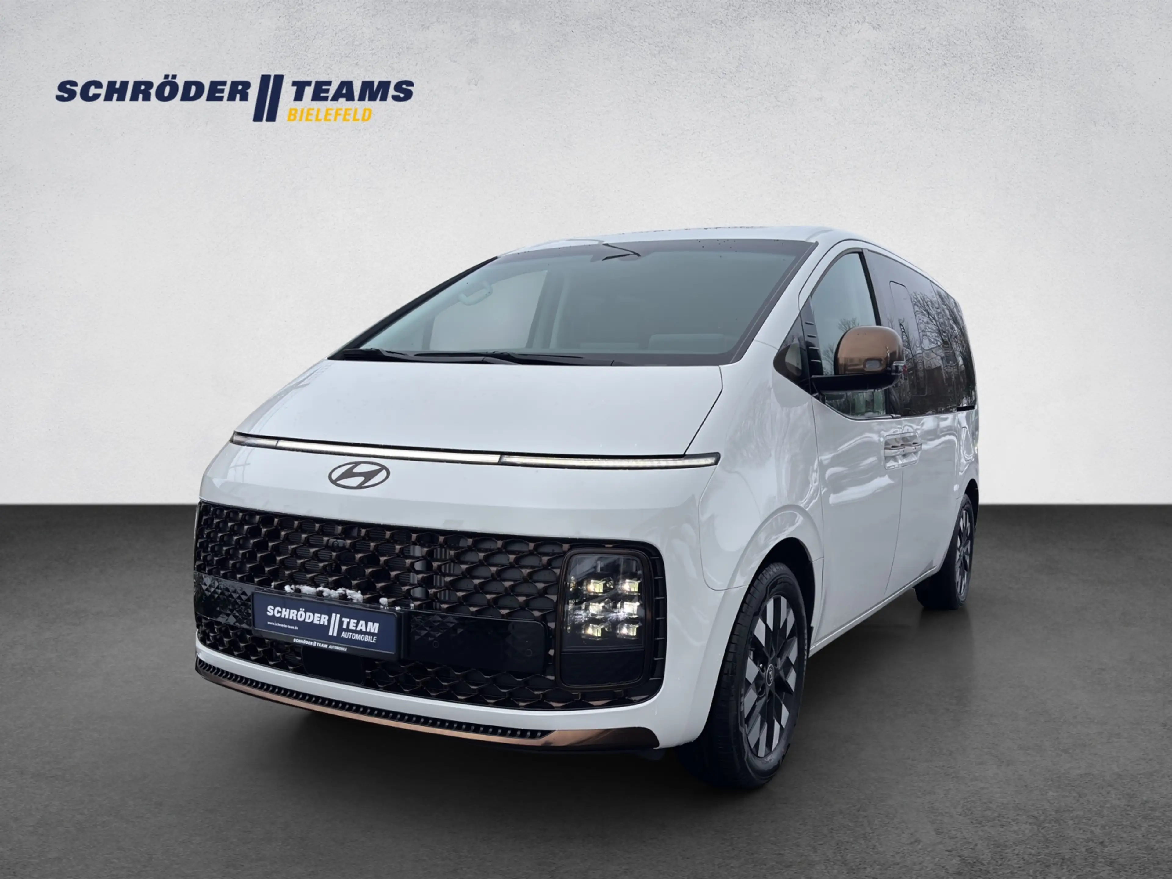 Hyundai STARIA Hybrid 1.6 T-GDi Signature PANO/NSCC/BOSE