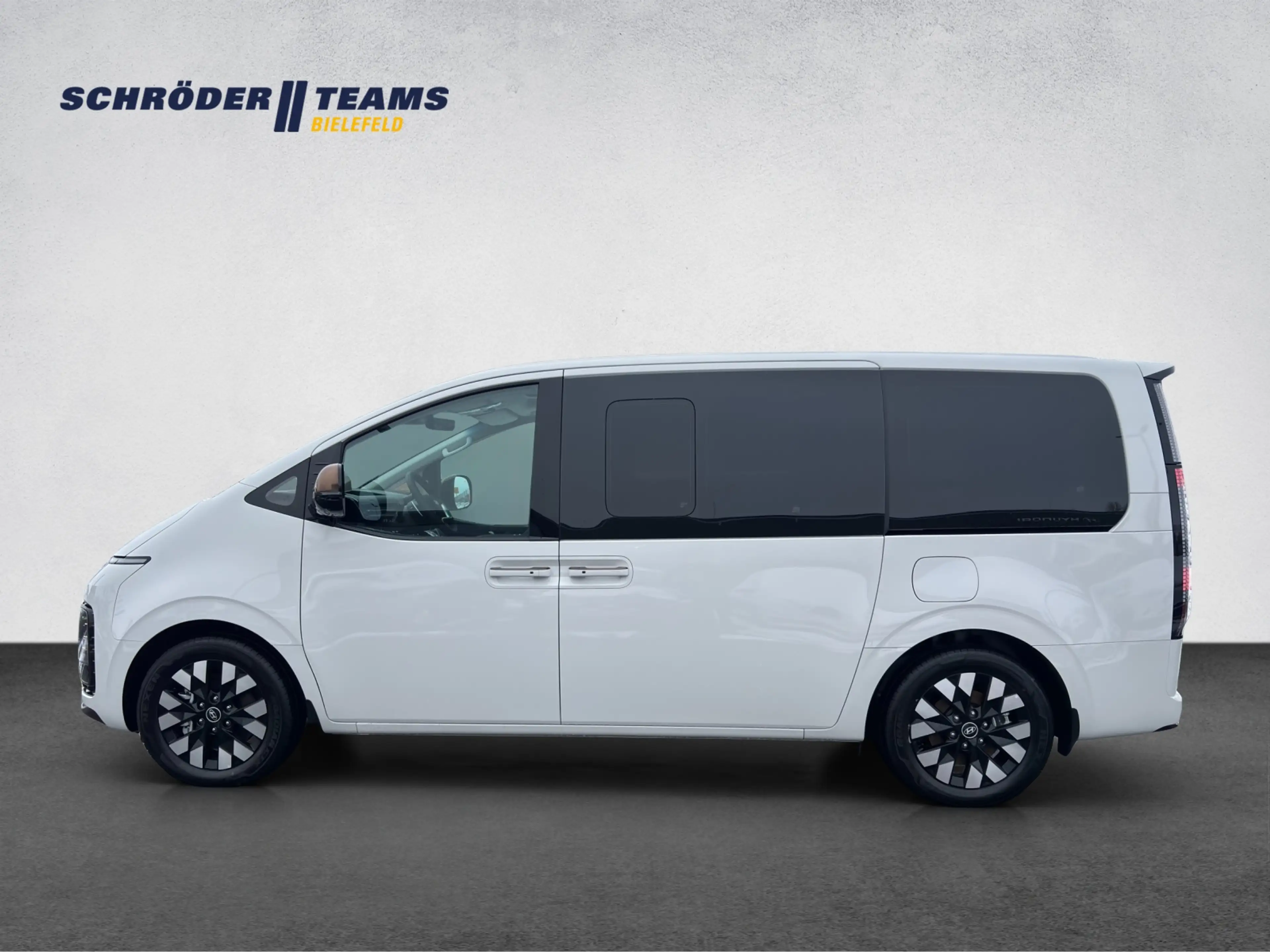 Hyundai STARIA Hybrid 1.6 T-GDi Signature PANO/NSCC/BOSE — photo 2