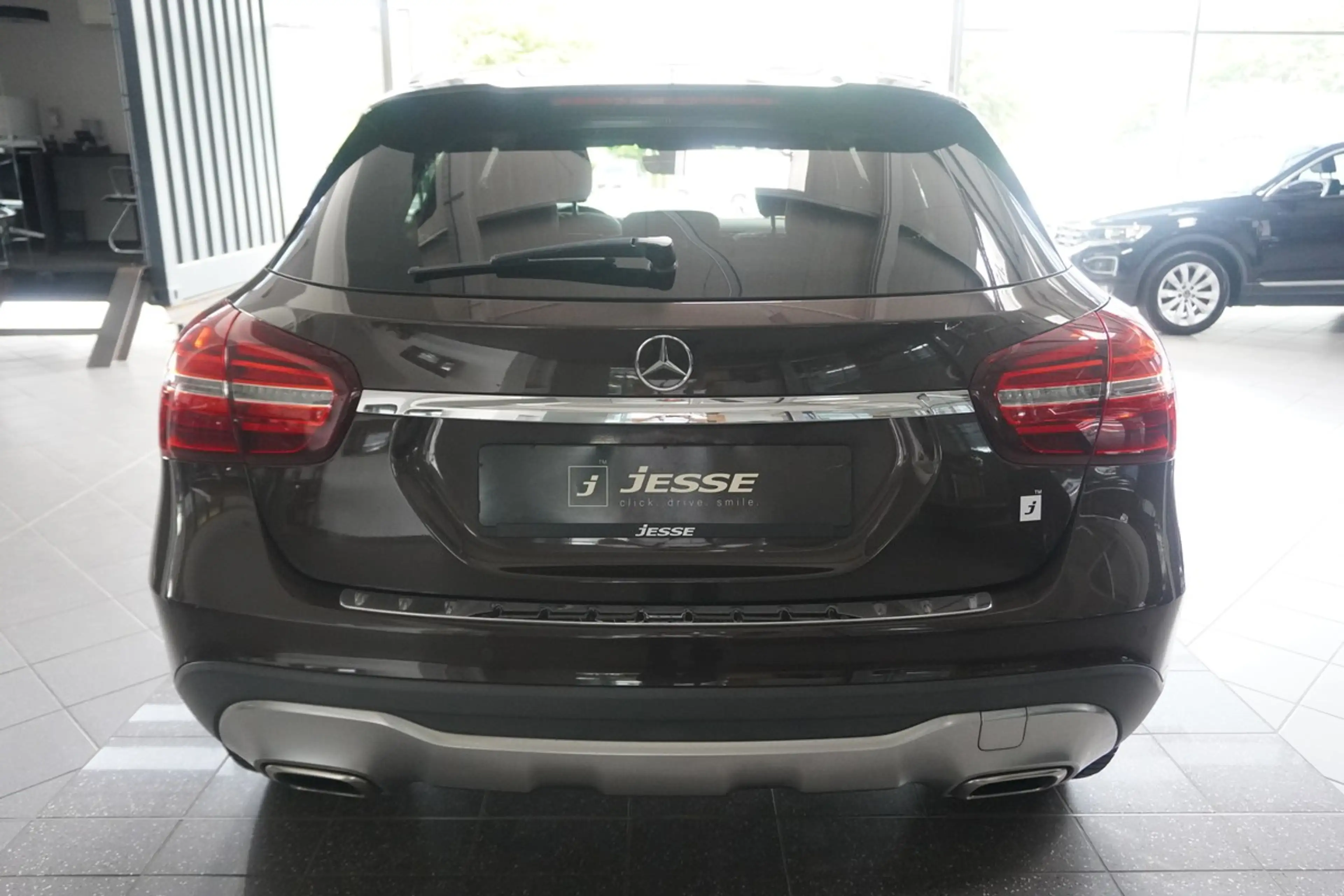Mercedes-Benz GLA 220 d Urban LED Distr. 360 Navi AHK — photo 7