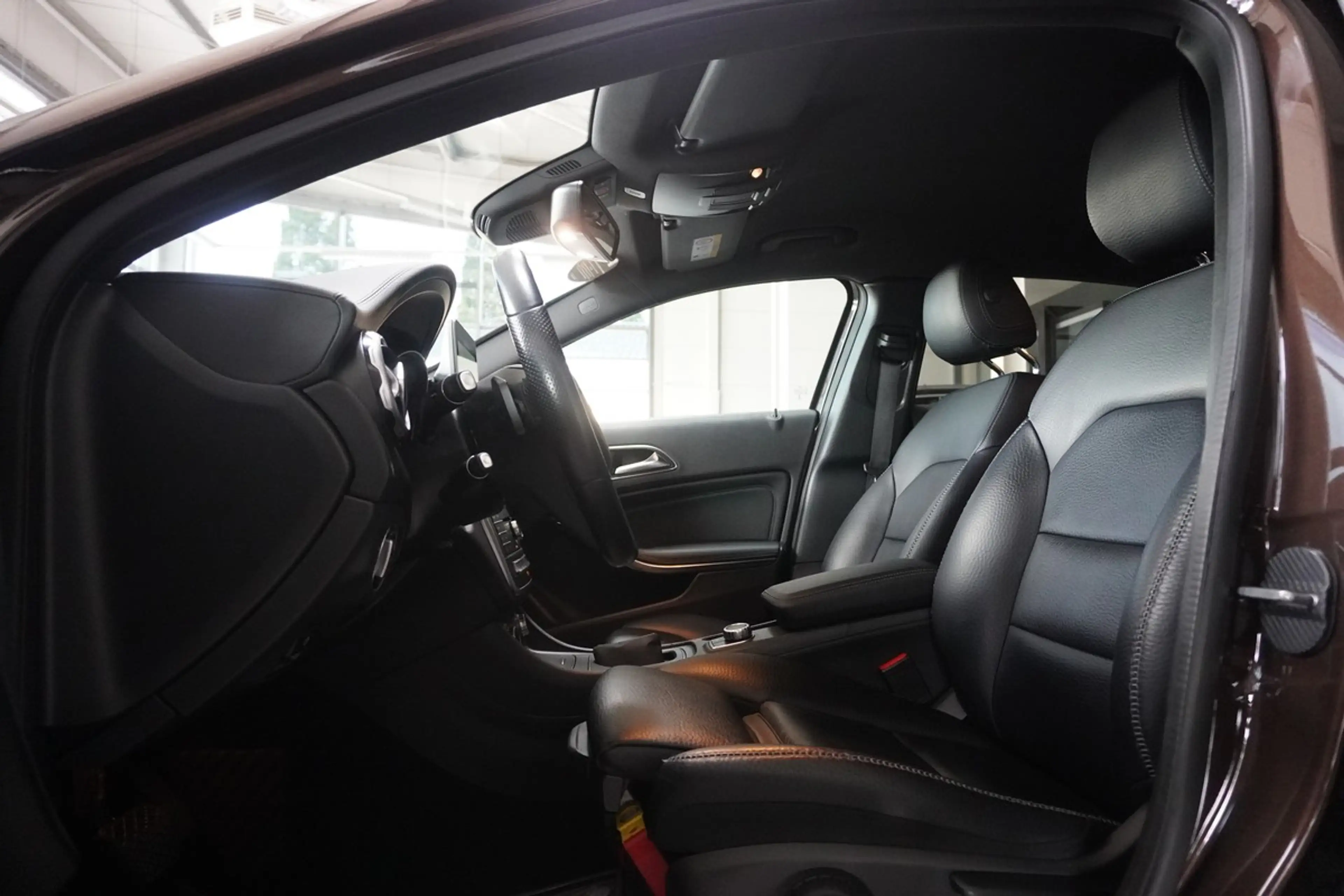 Mercedes-Benz GLA 220 d Urban LED Distr. 360 Navi AHK — photo 12