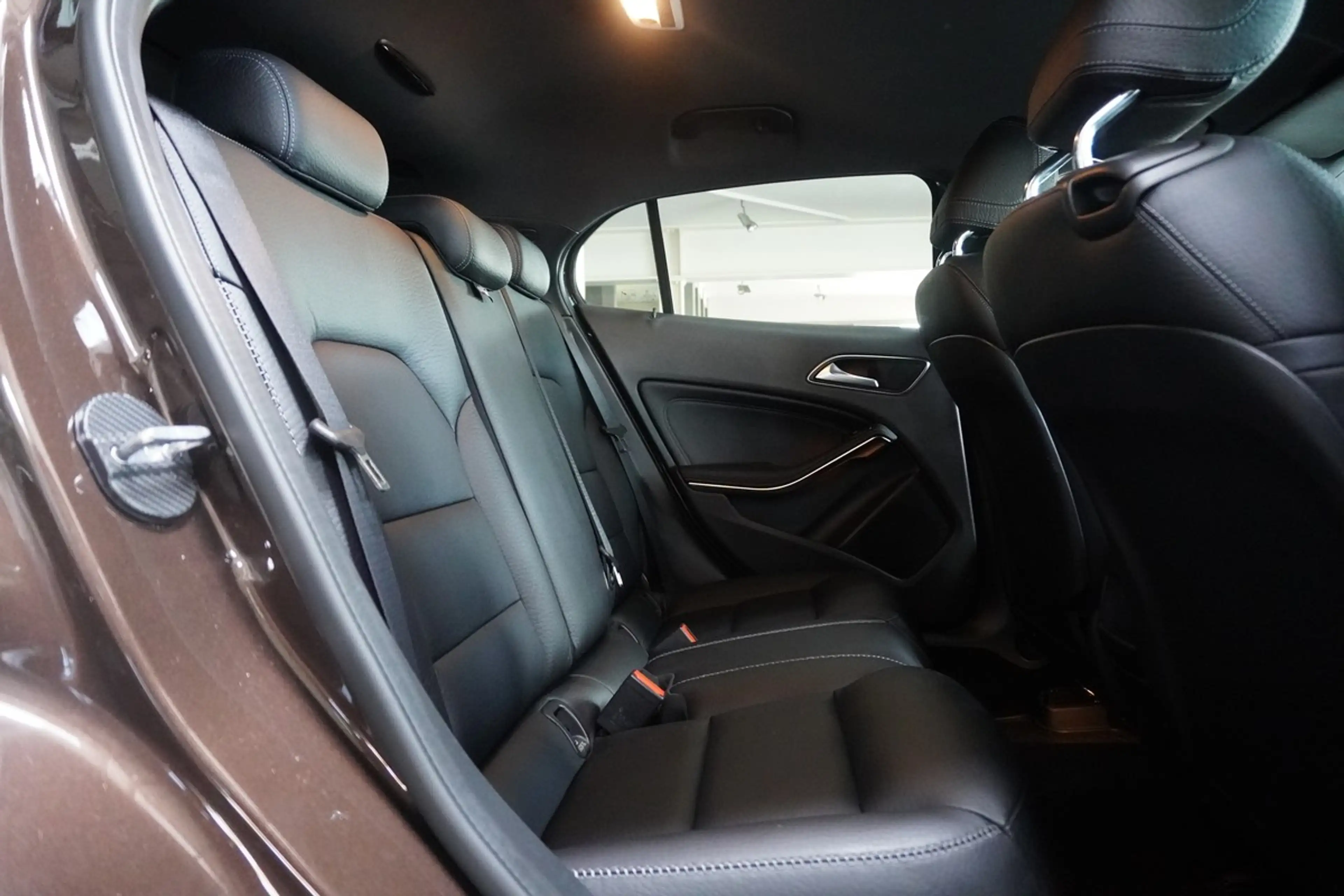 Mercedes-Benz GLA 220 d Urban LED Distr. 360 Navi AHK — photo 16