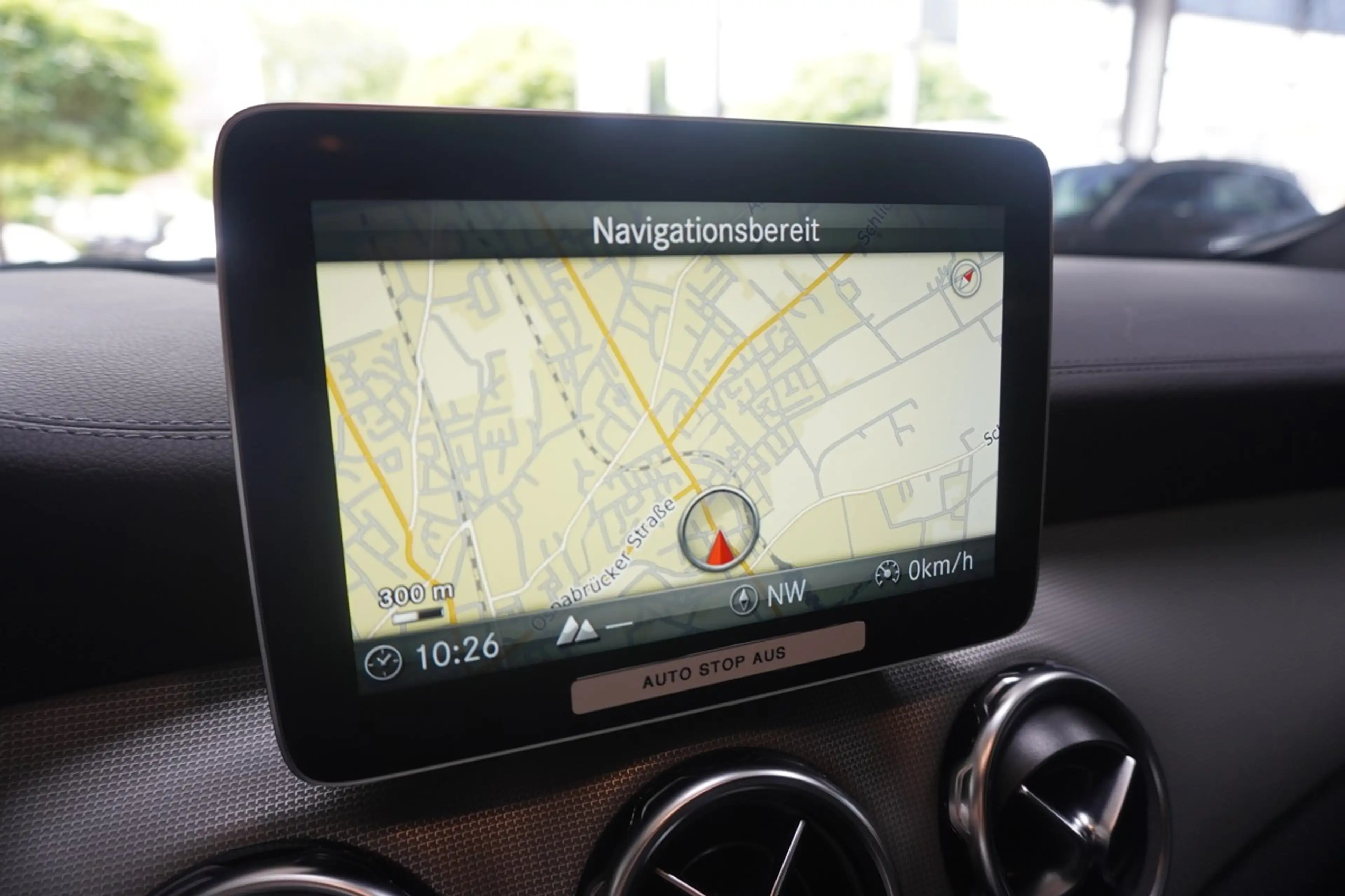 Mercedes-Benz GLA 220 d Urban LED Distr. 360 Navi AHK — photo 23