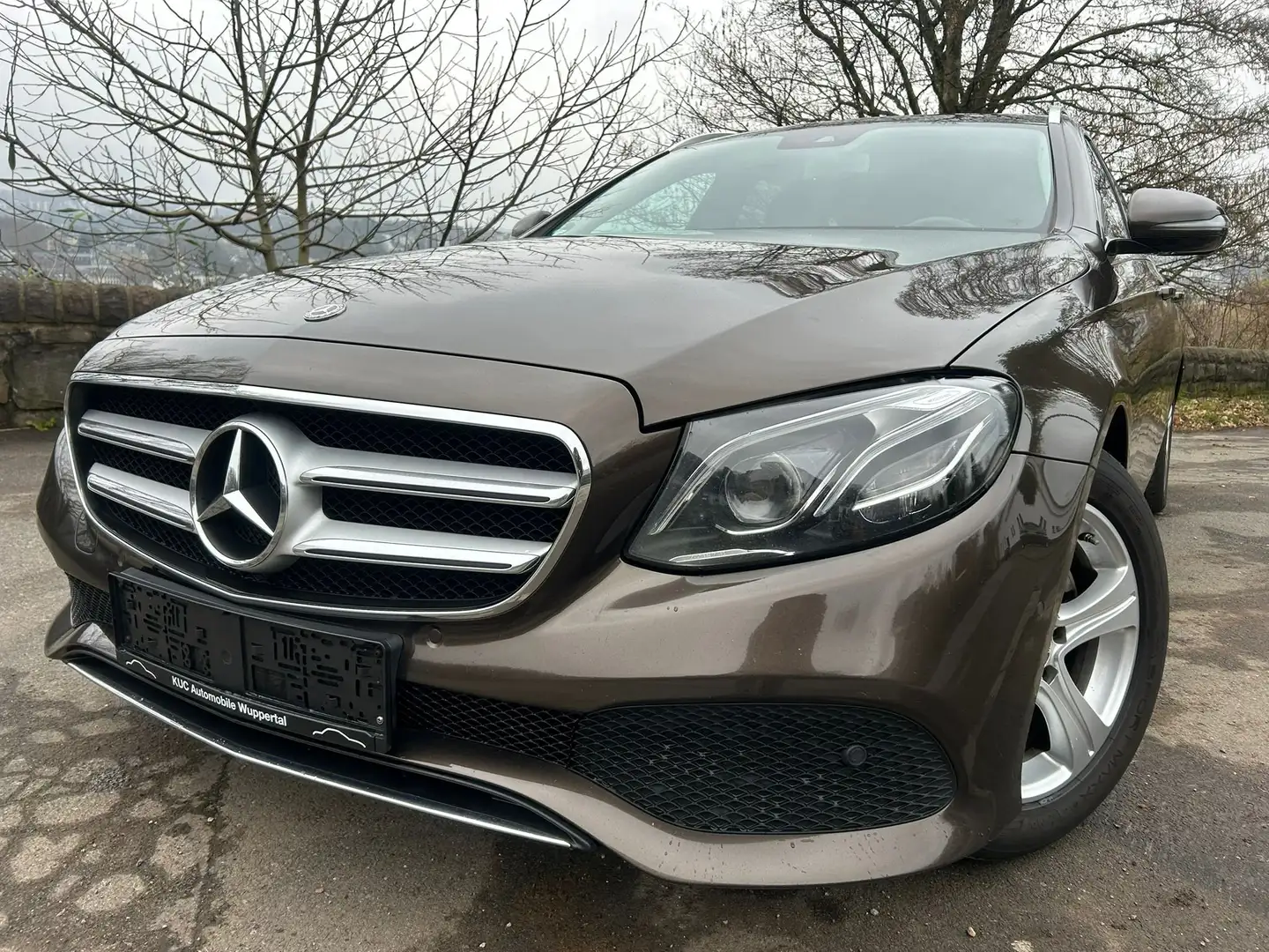 Mercedes-Benz E 200 E 200 T Avantgarde Navi/LED/R-Kamera/T-Leder Braun - 2