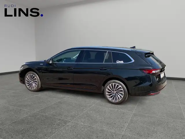 Skoda Superb view 3