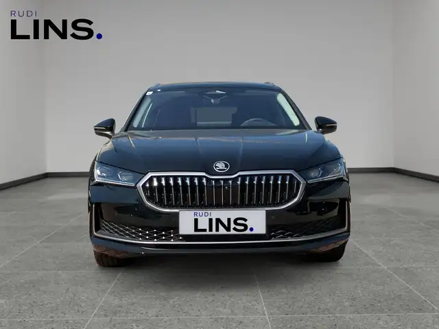 Skoda Superb view 8