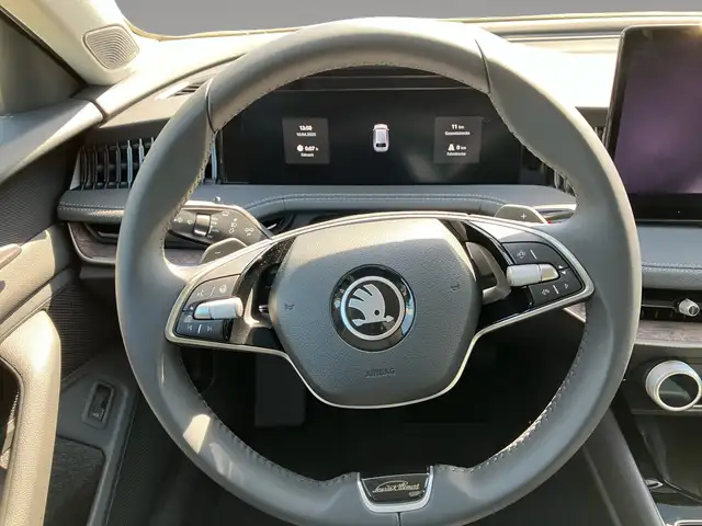 Skoda Superb view 12