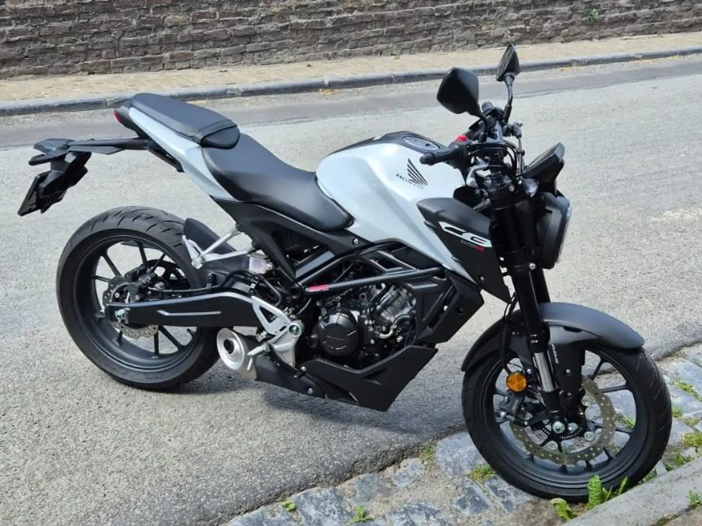 Honda CBR 125 bijela - 1