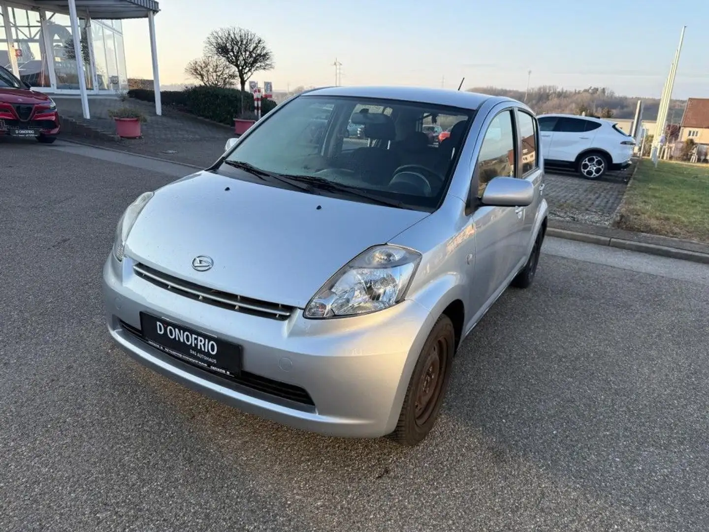 Daihatsu Sirion 1.0 Gri - 1