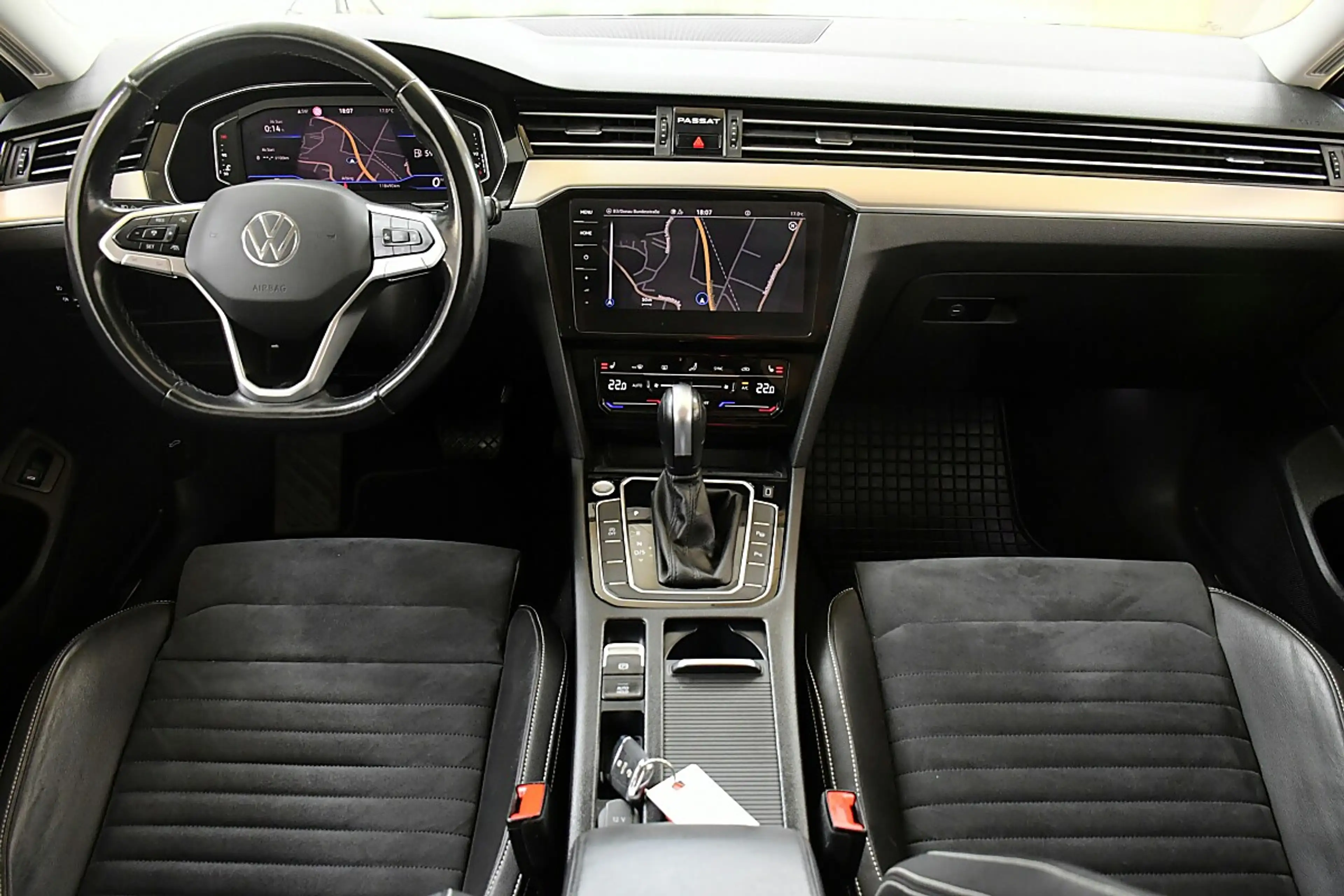 Volkswagen Passat Variant Elegance 2,0 SCR TDI DSG — photo 14