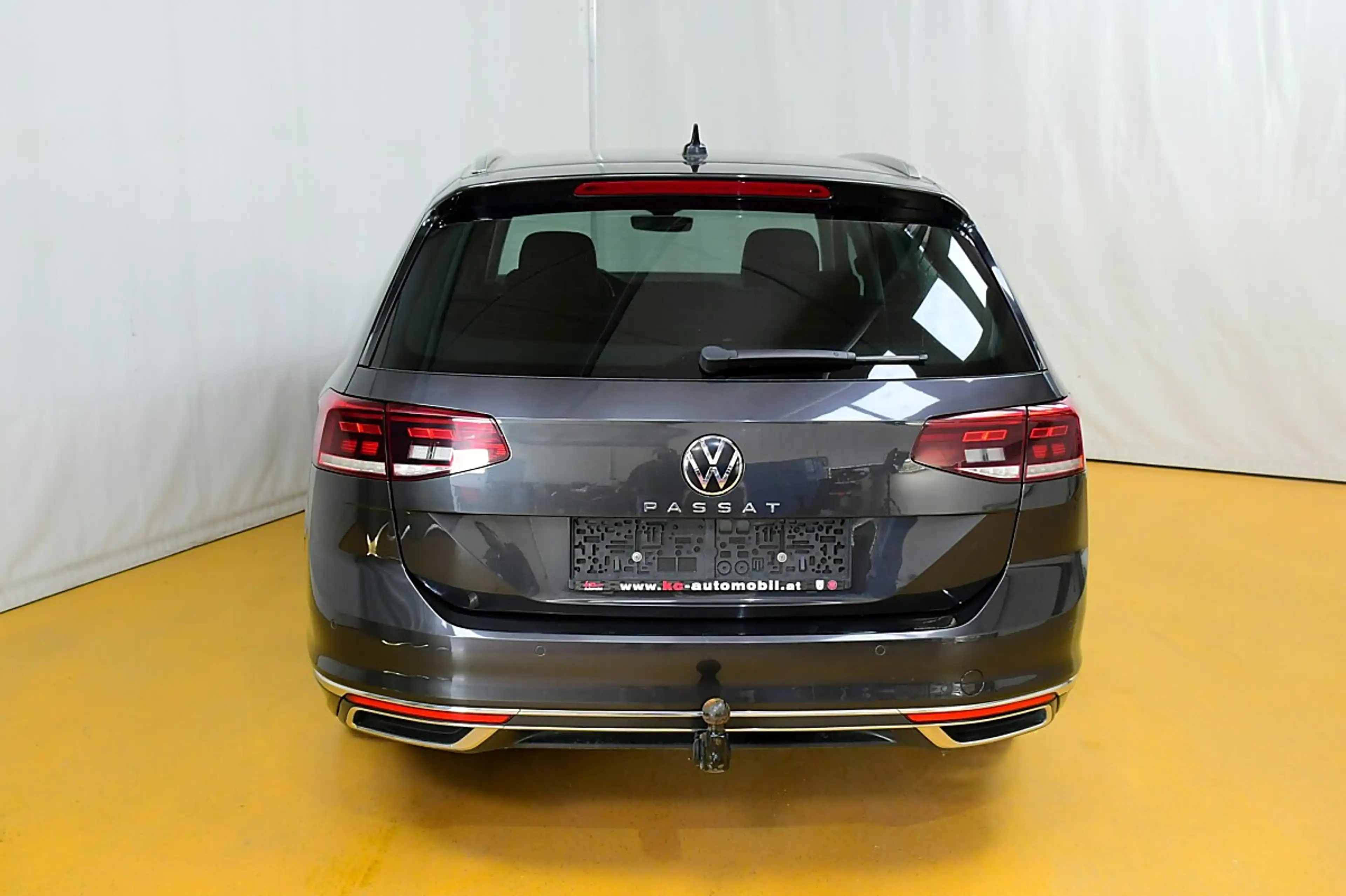 Volkswagen Passat Variant Elegance 2,0 SCR TDI DSG — photo 19