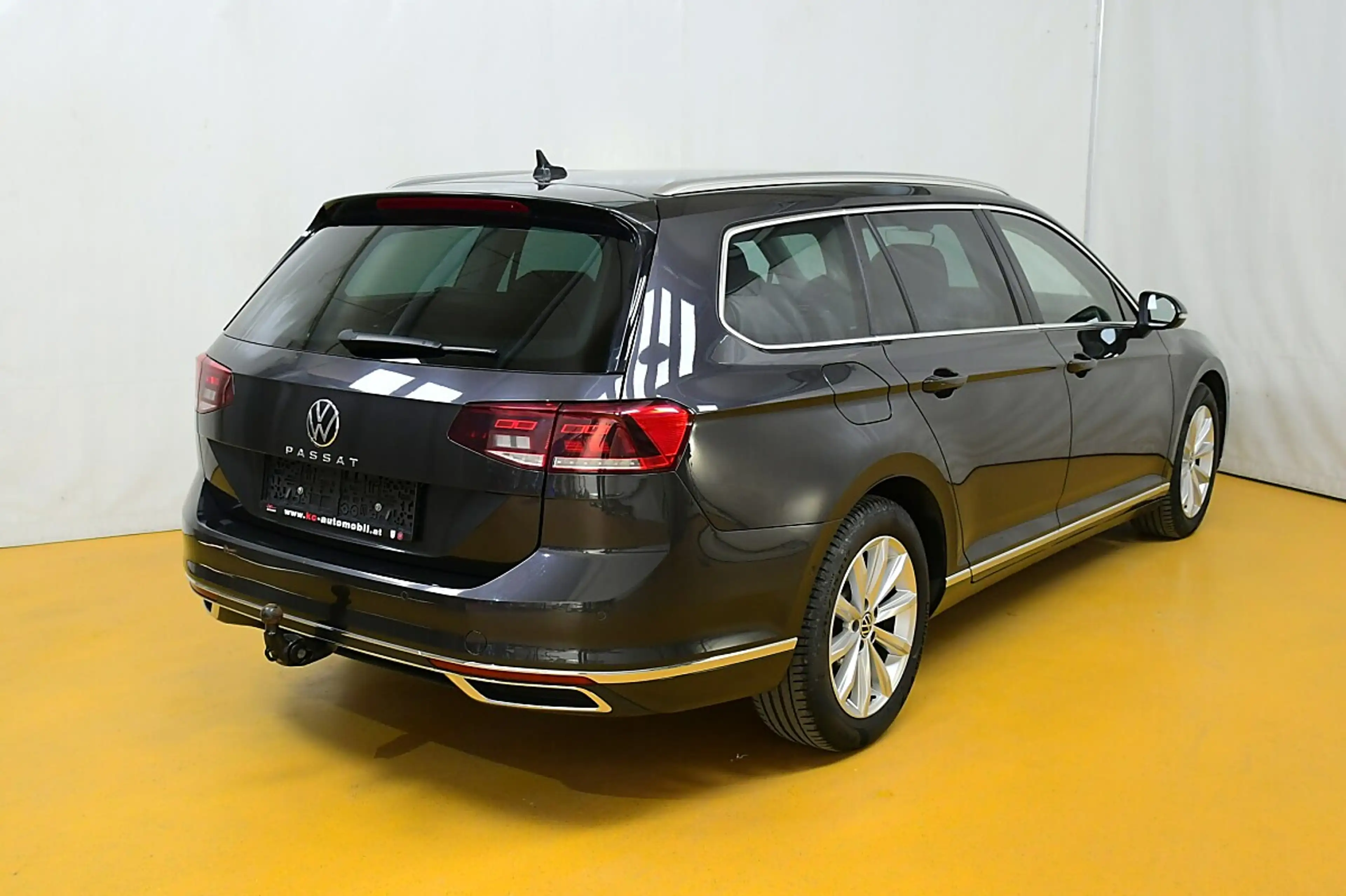 Volkswagen Passat Variant Elegance 2,0 SCR TDI DSG — photo 3