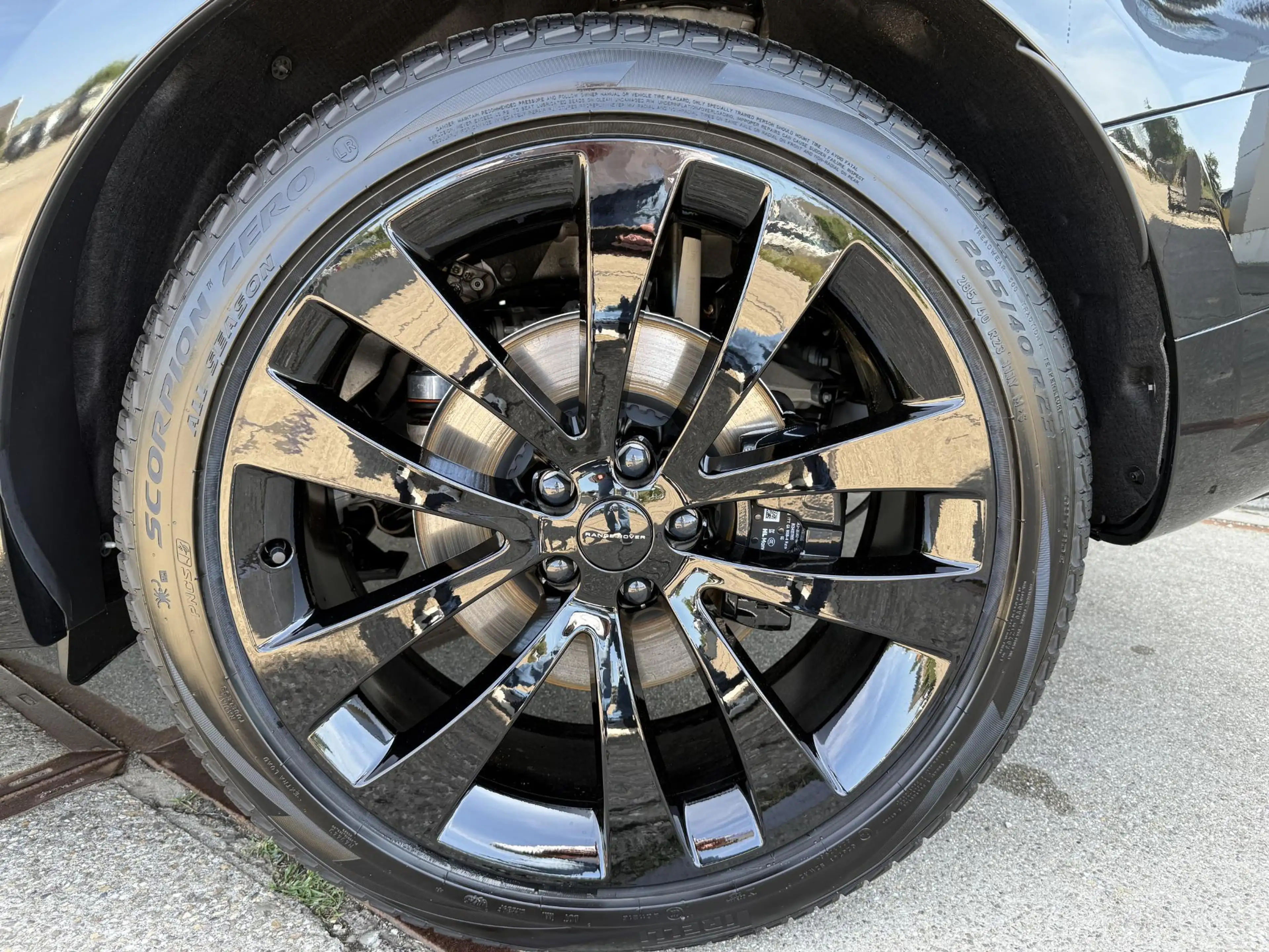 Land Rover Range Rover Sport 3.0 P460e Dynamic SE PHEV | 23 Inch Gloss Black | — photo 16