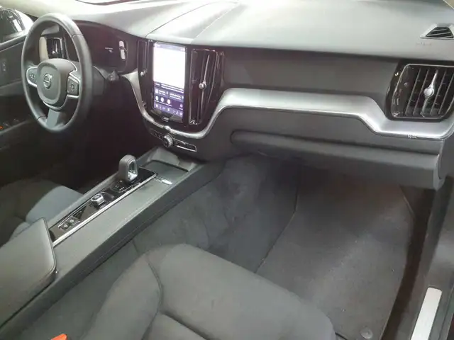 Volvo XC60 view 9