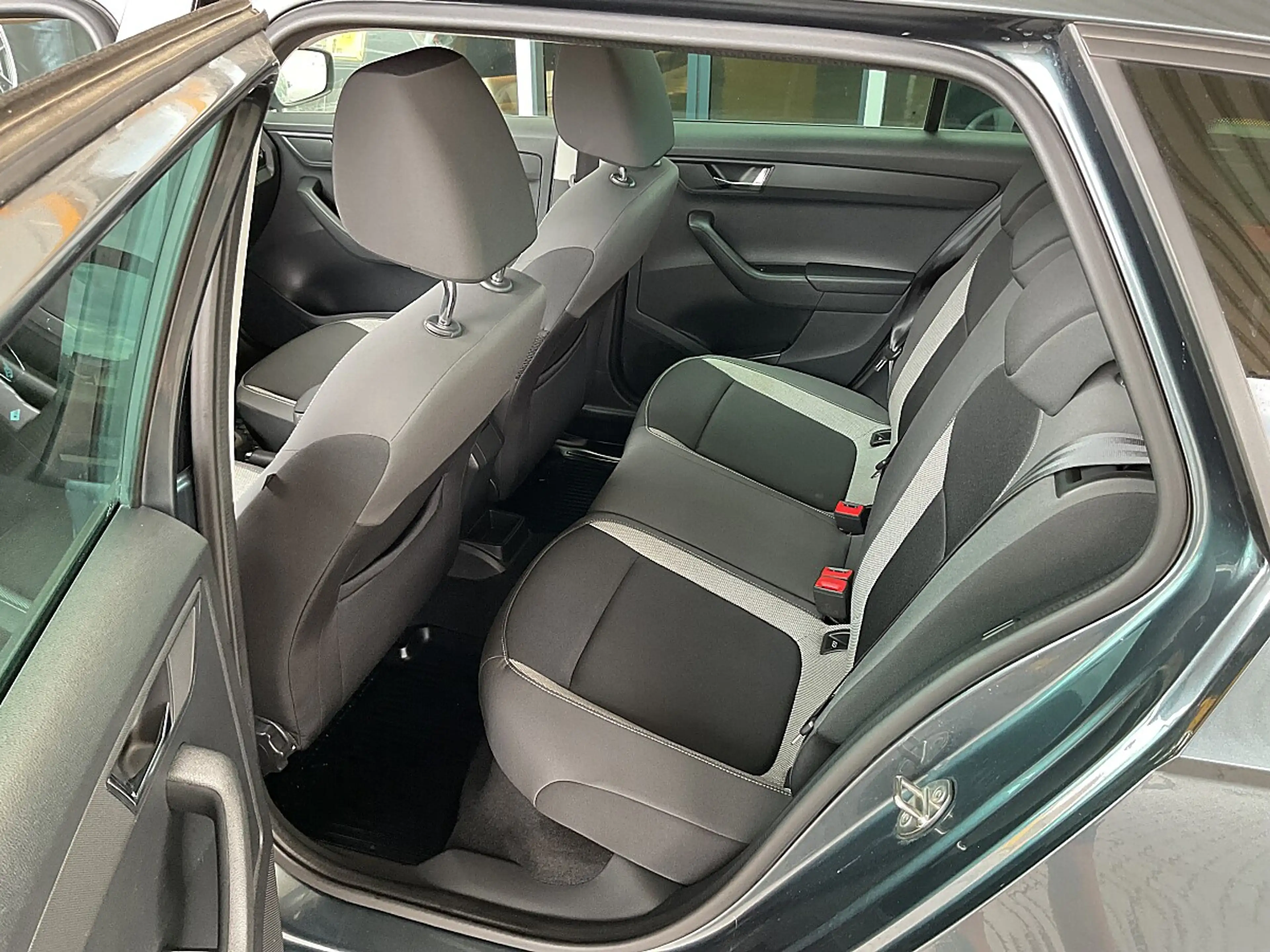 Skoda Fabia Combi Ambition 1,0 TSI**TEMPOMAT*SHZ*PDC** — photo 8