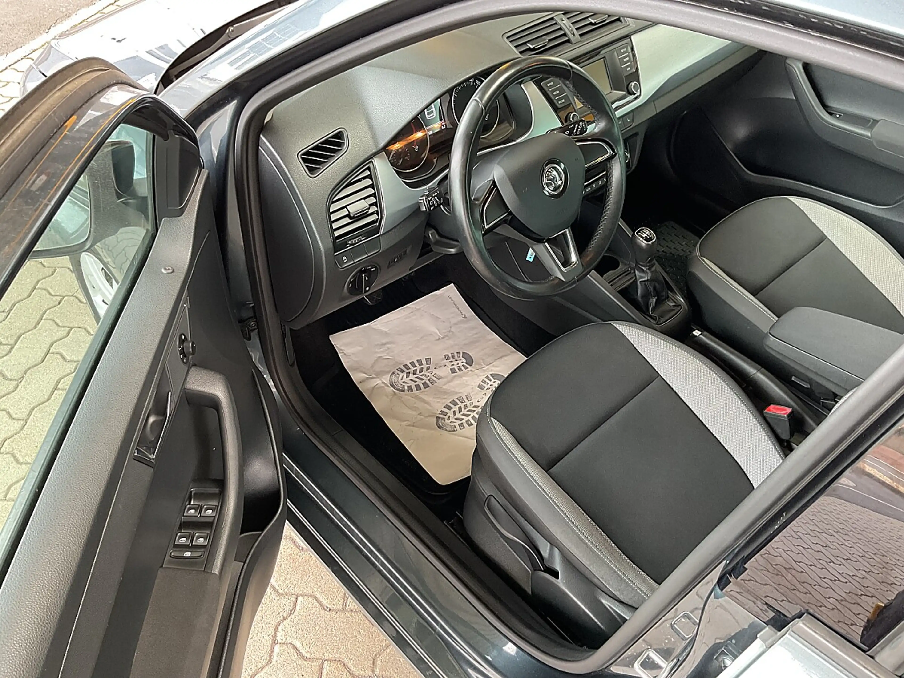 Skoda Fabia Combi Ambition 1,0 TSI**TEMPOMAT*SHZ*PDC** — photo 5