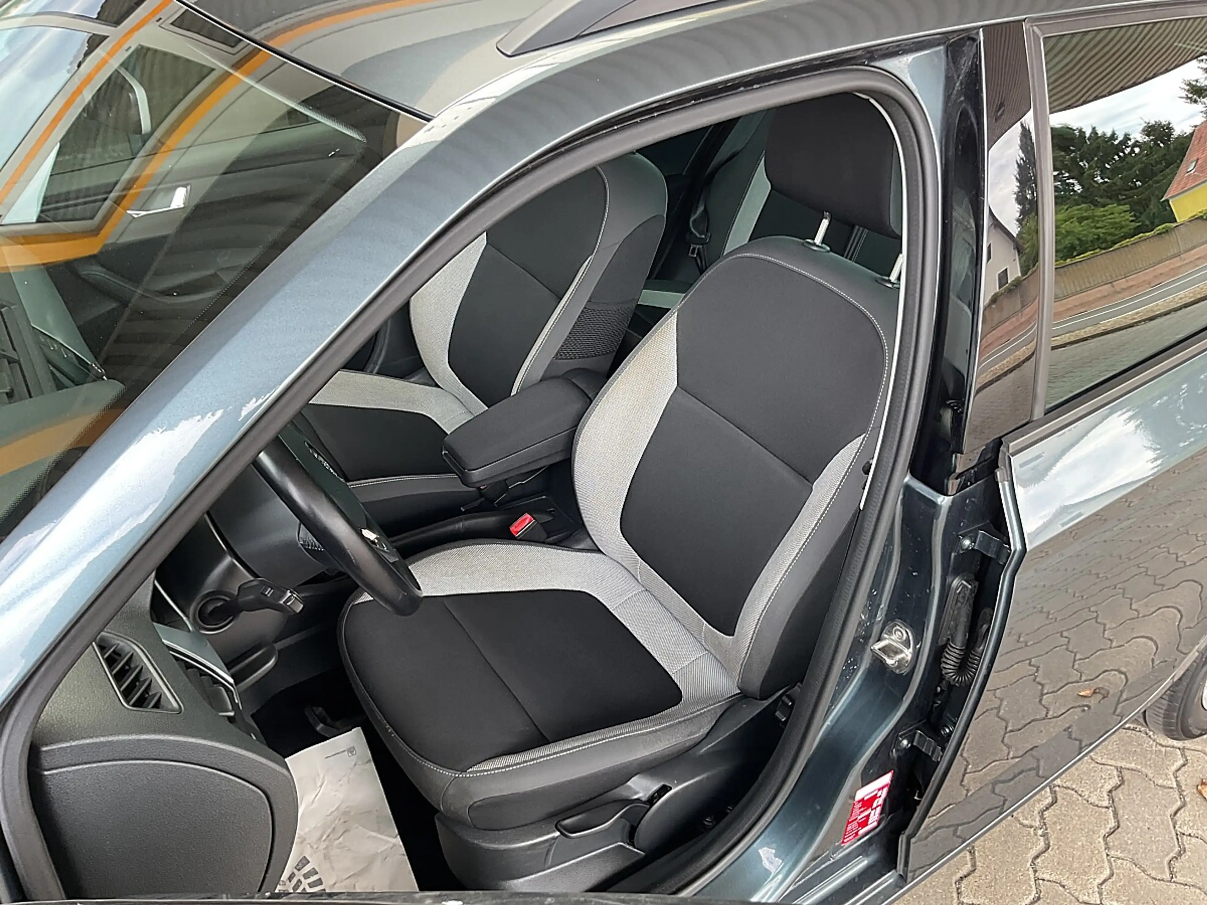 Skoda Fabia Combi Ambition 1,0 TSI**TEMPOMAT*SHZ*PDC** — photo 6