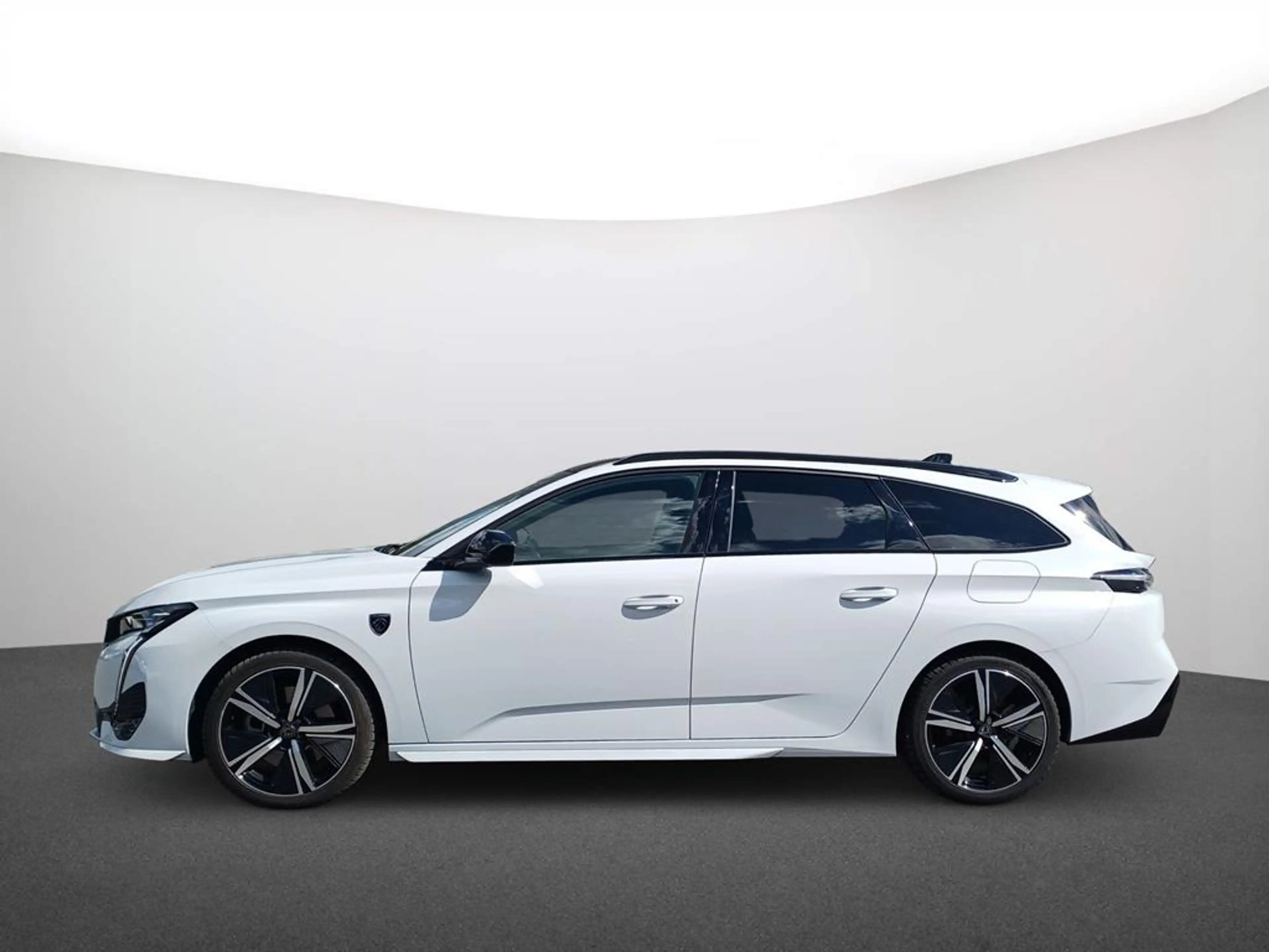 Peugeot 308 SW GT Plug-In Hybrid 180 e-EAT8 — photo 4