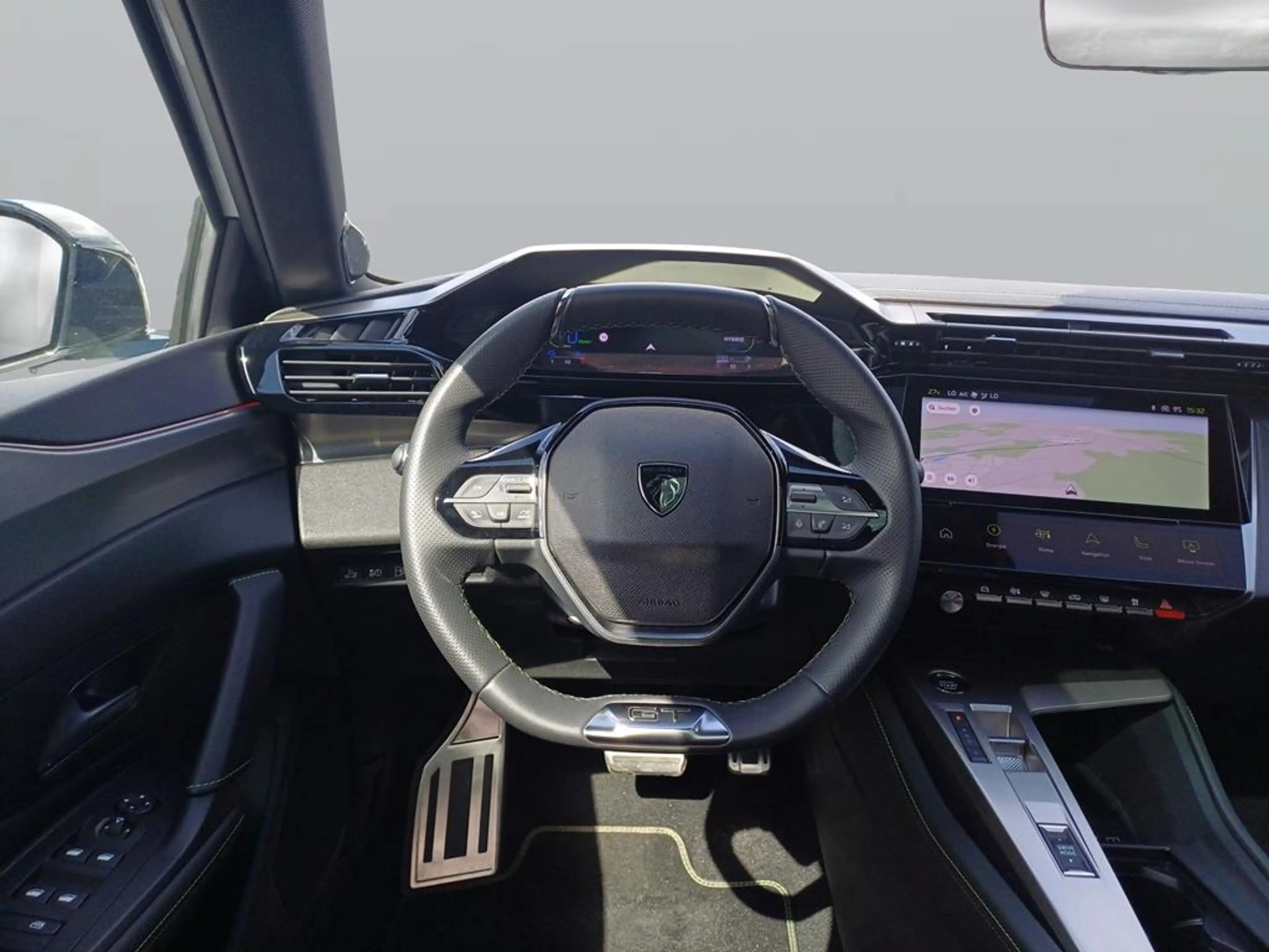 Peugeot 308 SW GT Plug-In Hybrid 180 e-EAT8 — photo 13