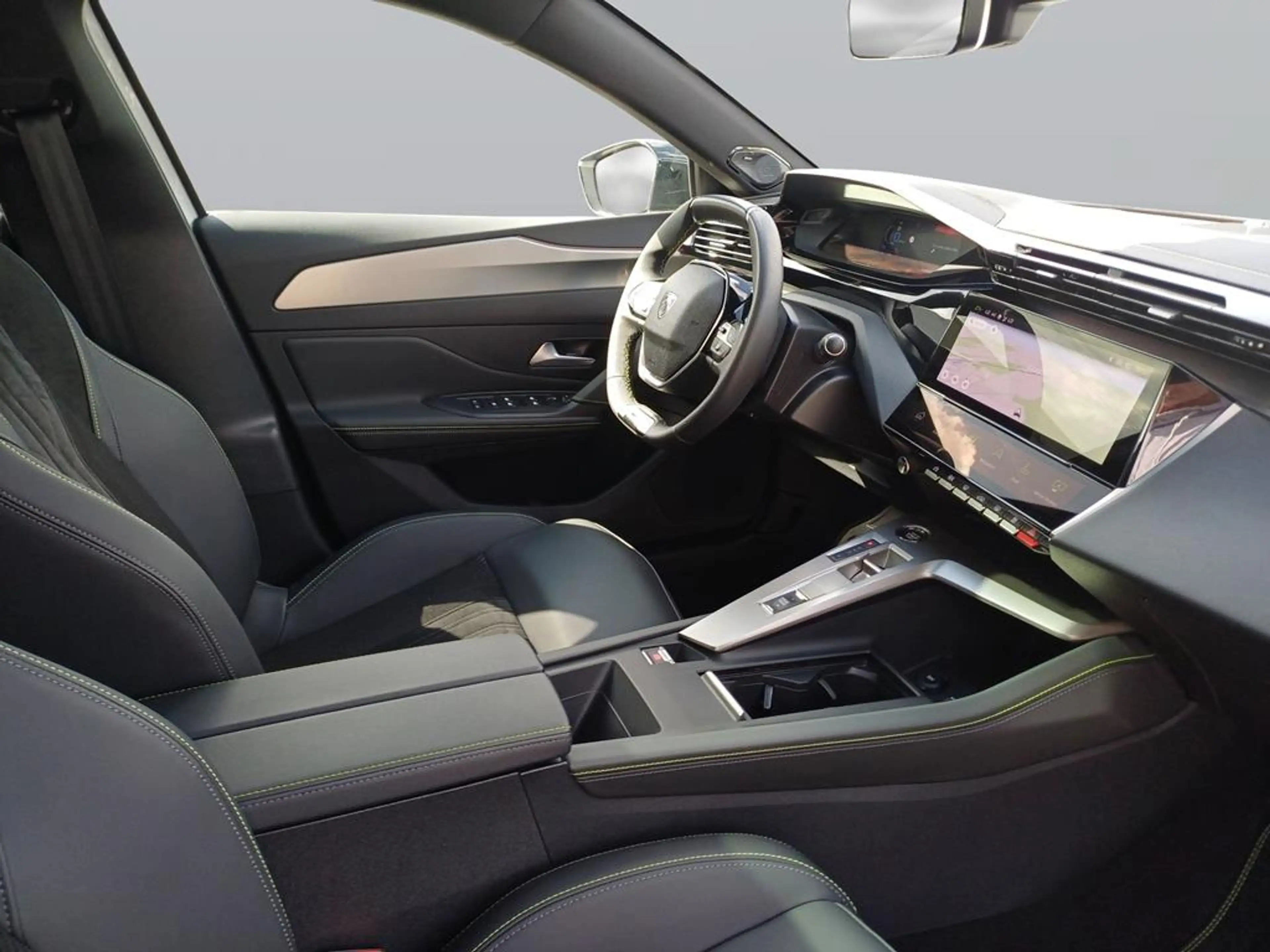 Peugeot 308 SW GT Plug-In Hybrid 180 e-EAT8 — photo 11