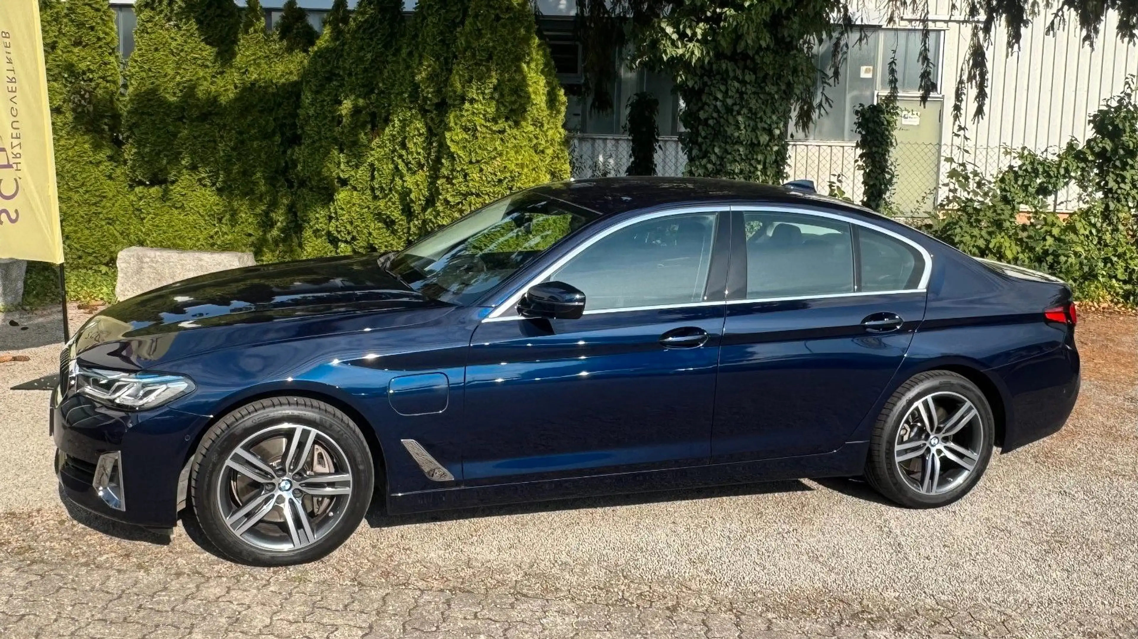 BMW 545 e xDrive Limousine*Luxury*Line* — photo 2
