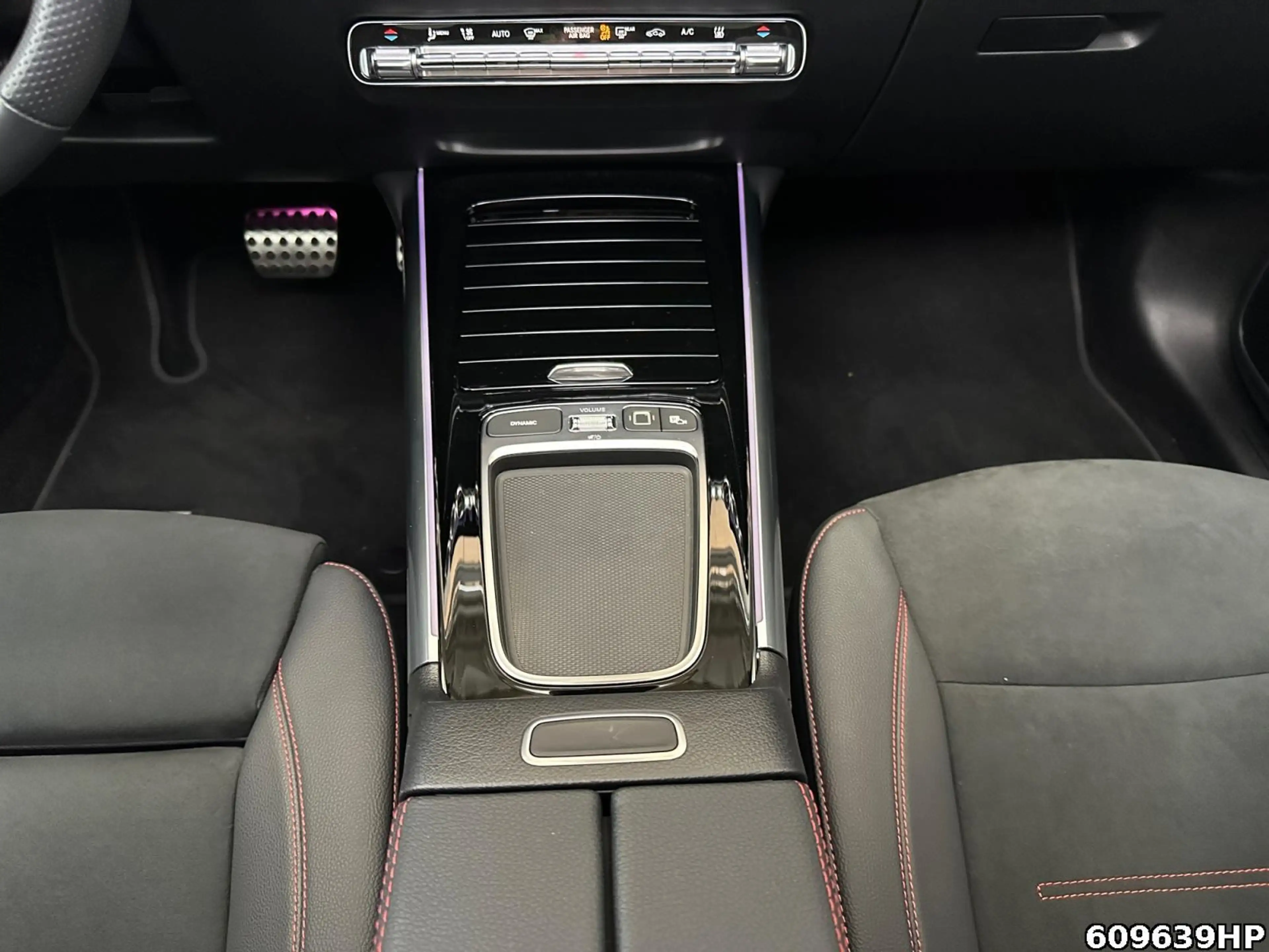 Mercedes-Benz EQA 300 4M AMG Night KEYLESS DISTRONIC 360° Pano — photo 11