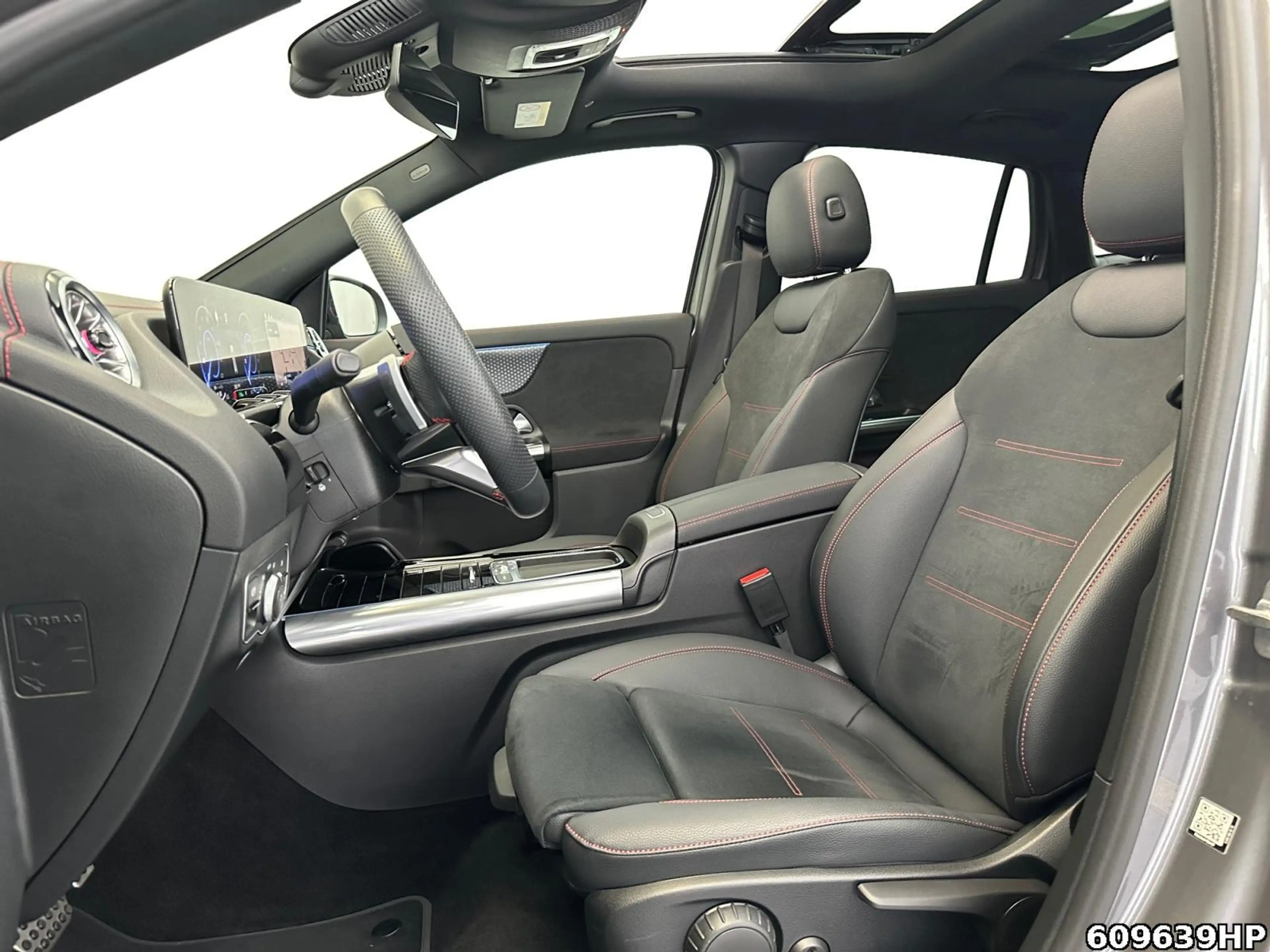 Mercedes-Benz EQA 300 4M AMG Night KEYLESS DISTRONIC 360° Pano — photo 13