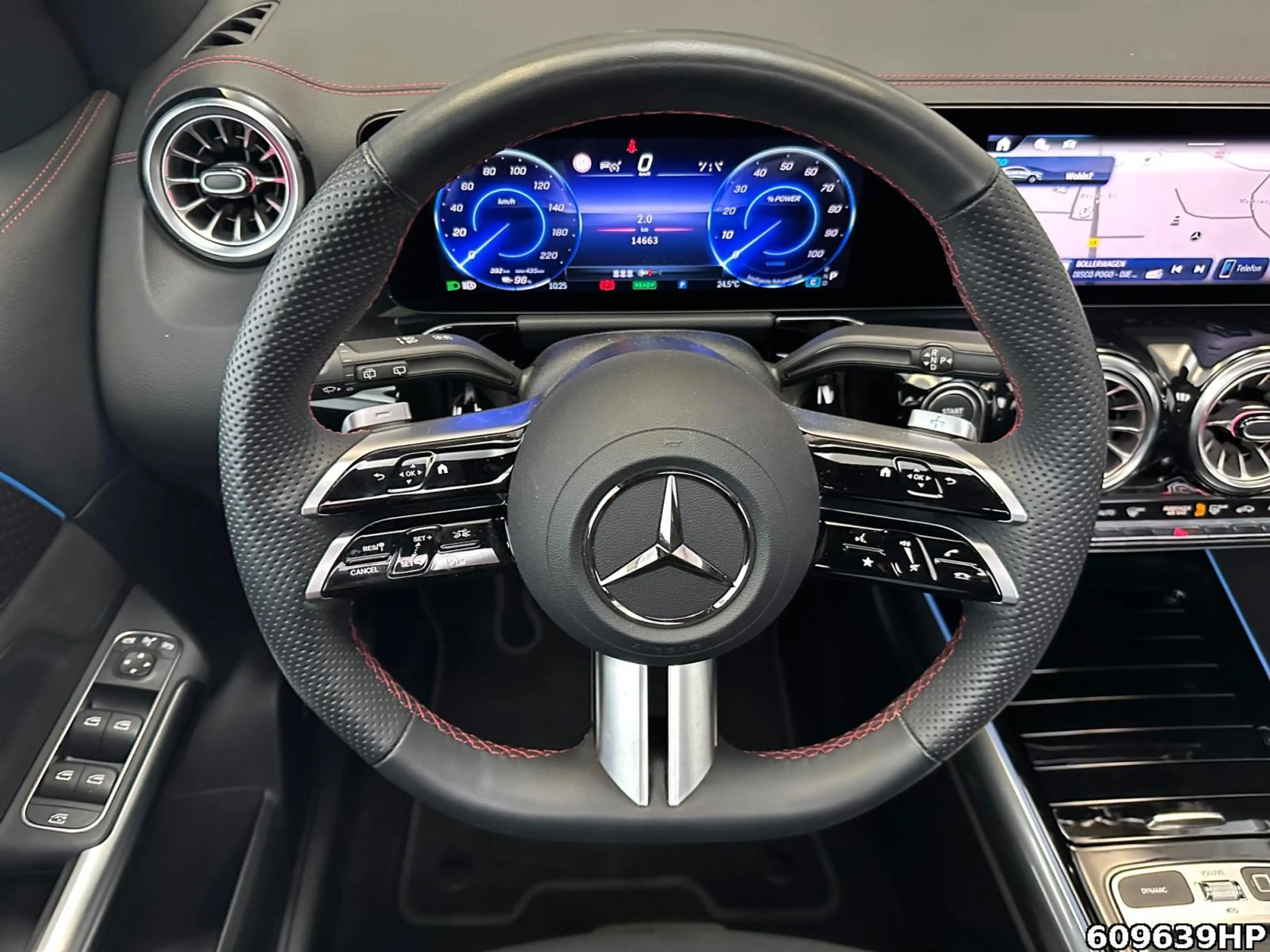 Mercedes-Benz EQA 300 4M AMG Night KEYLESS DISTRONIC 360° Pano — photo 9